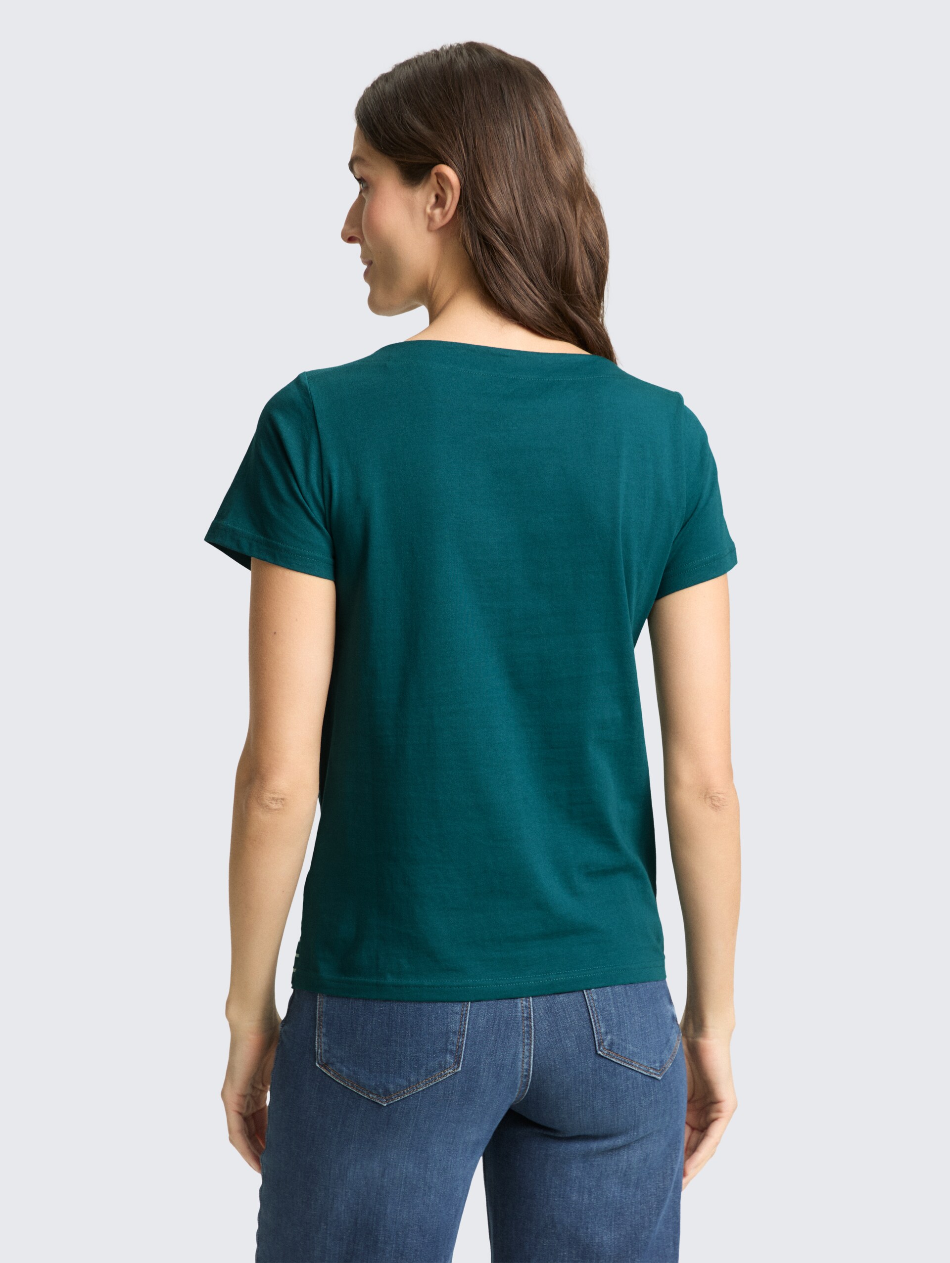 T-Shirt mit Streifenmuster - Deep Meadow Green - Auschnitt Model-Rückansicht