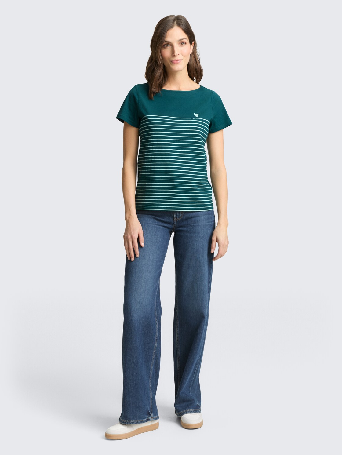 T-Shirt mit Streifenmuster - Deep Meadow Green - Model-Vorderansicht