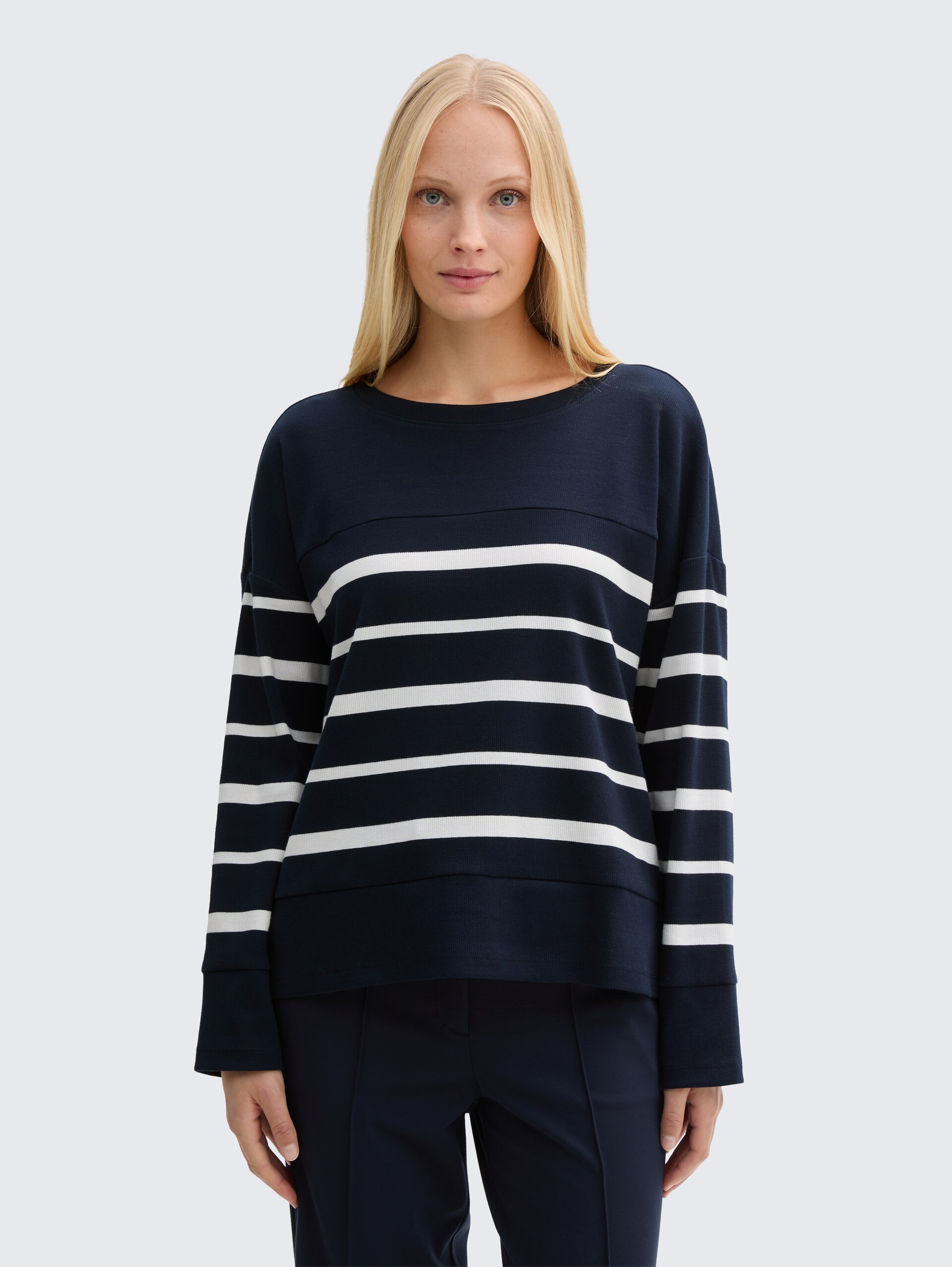 Ripp Langarmshirt mit Streifenmuster - blue offwhite irregular stripe - Ausschnitt Model-Vorderansicht