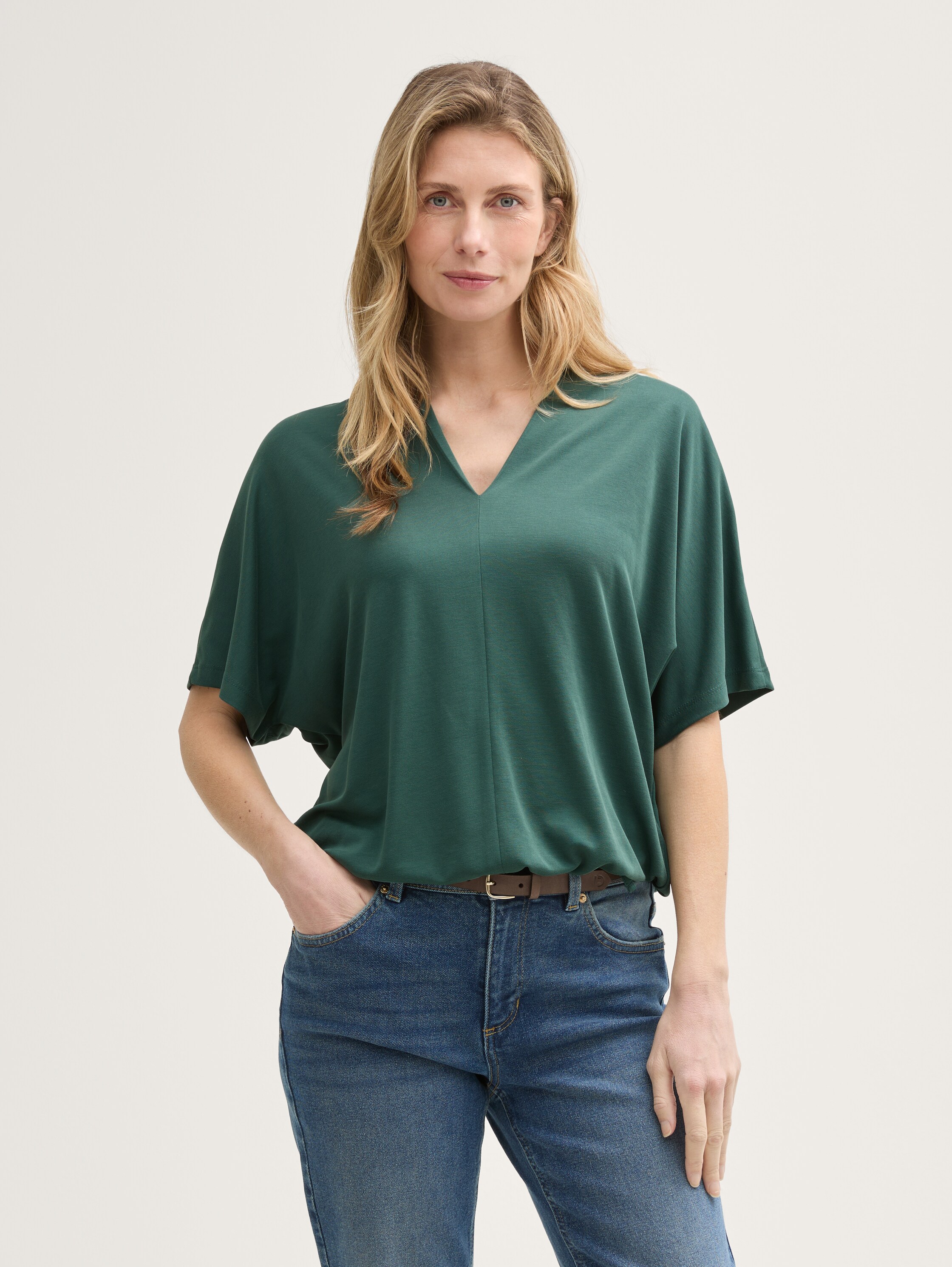 T-Shirt mit V-Ausschnitt - 1