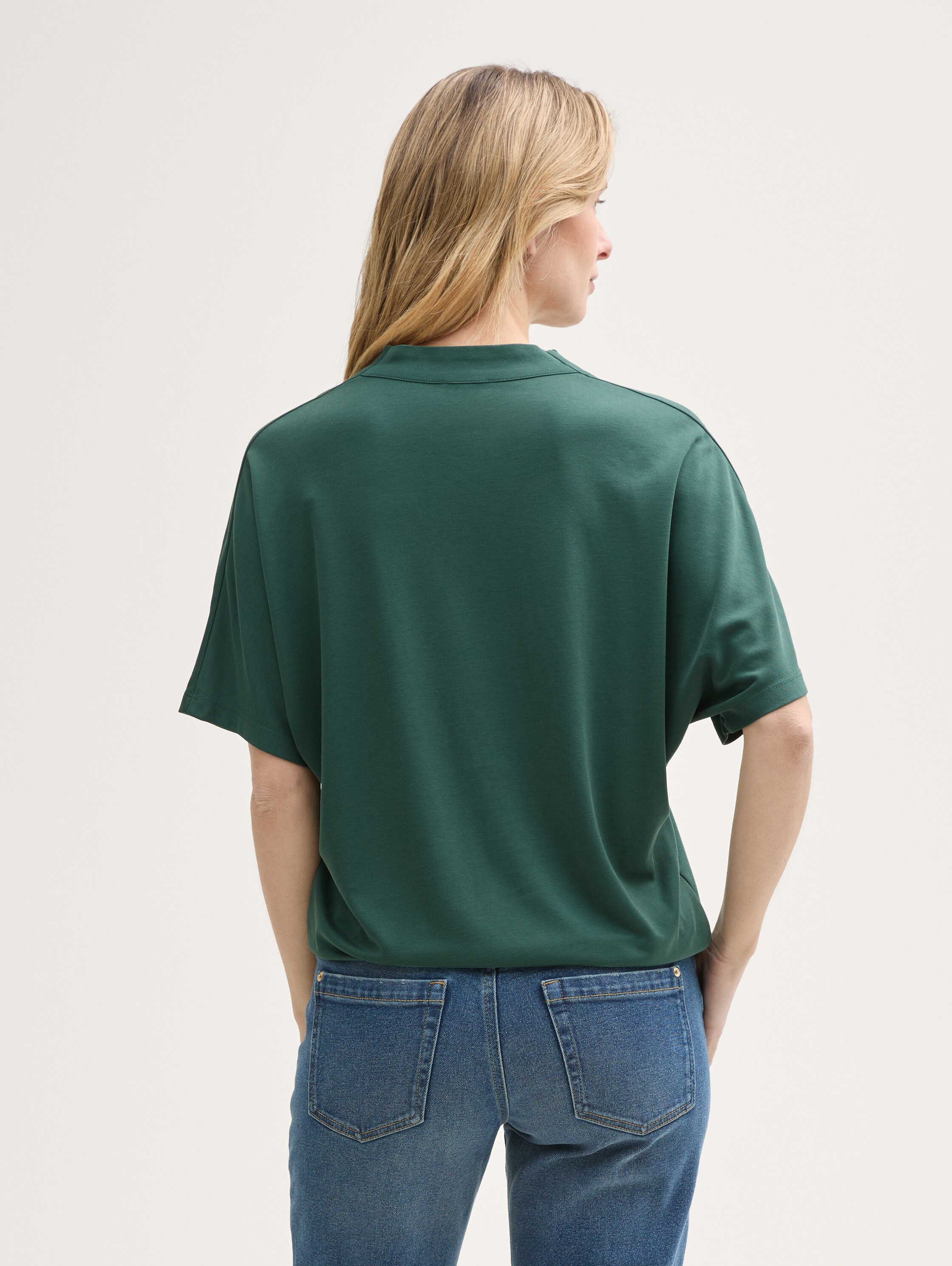 T-Shirt mit V-Ausschnitt - 2