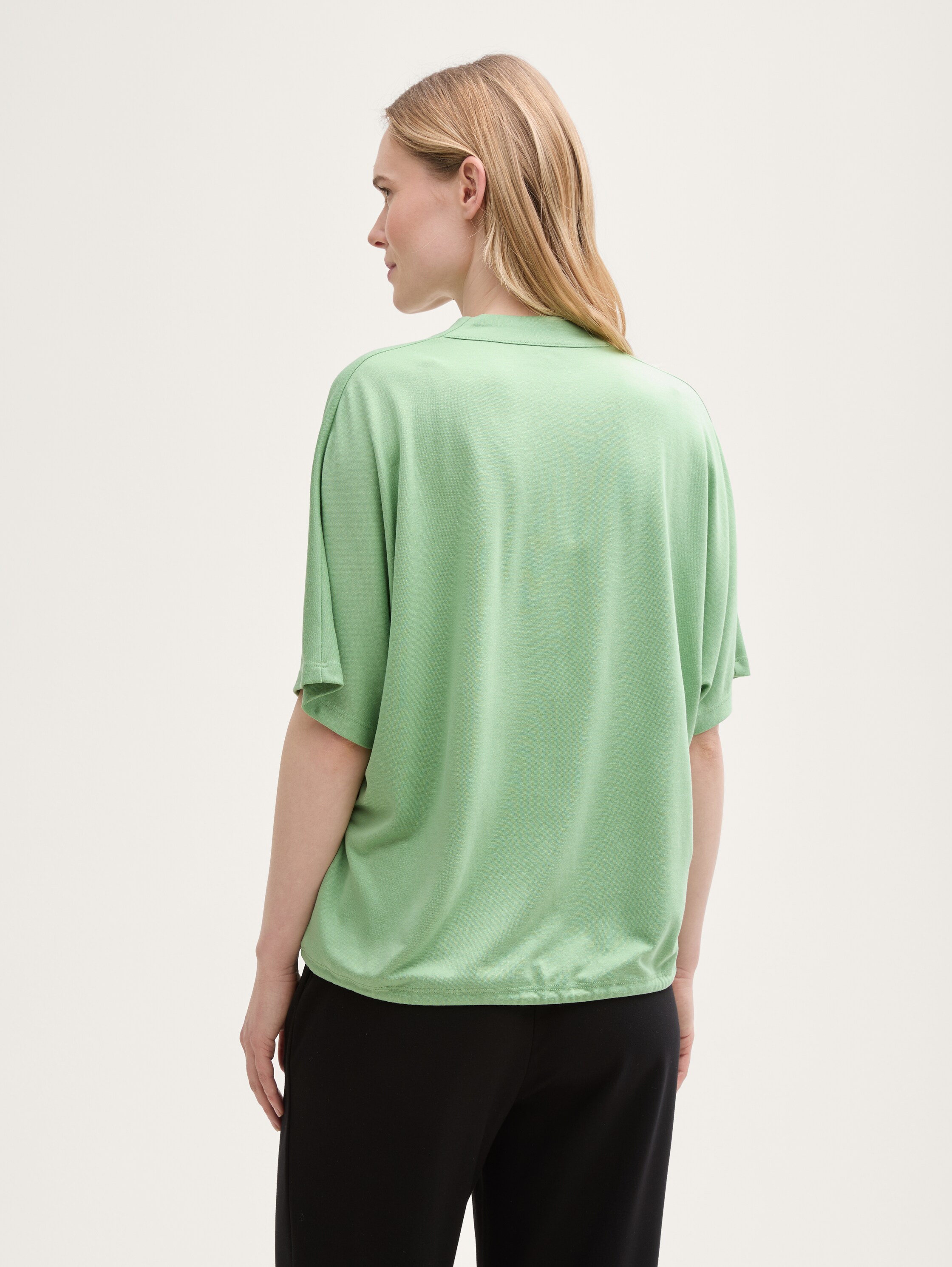T-Shirt mit V-Ausschnitt - true_green - 