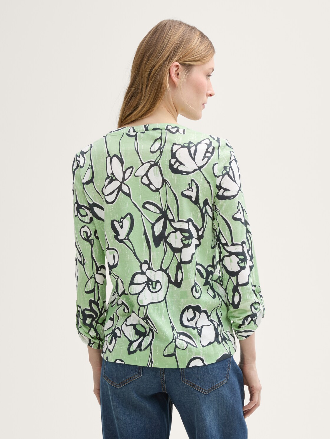 Henley Langarmshirt mit Muster - fresh spring floral design - Auschnitt Model-Rückansicht