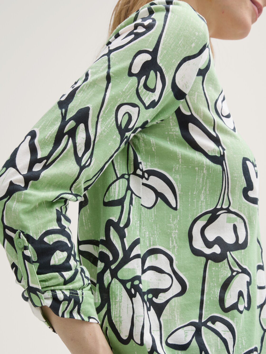 Henley Langarmshirt mit Muster - fresh spring floral design - Detail-Model-Ansicht