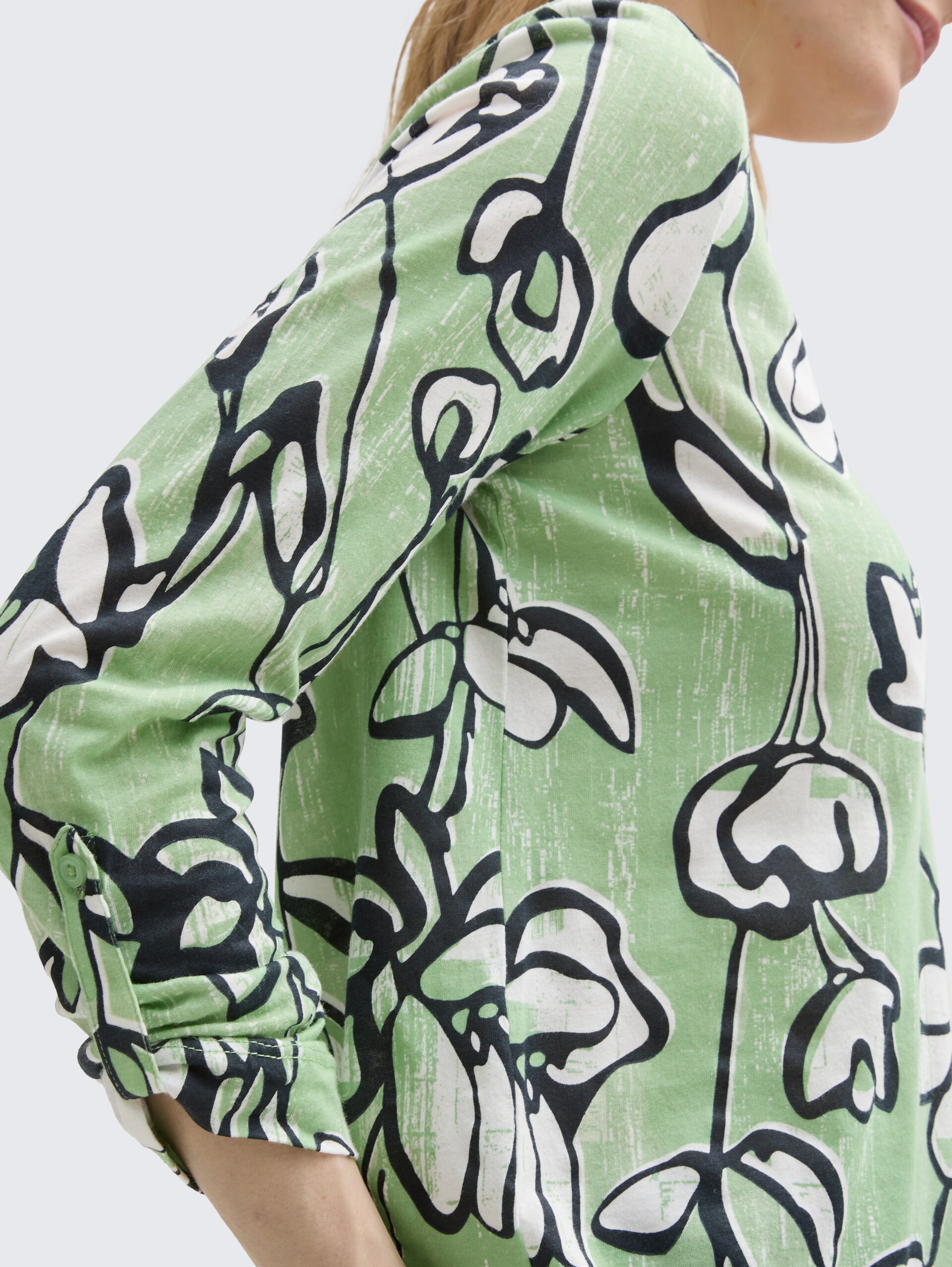Henley Langarmshirt mit Muster - fresh spring floral design - Detail-Model-Ansicht