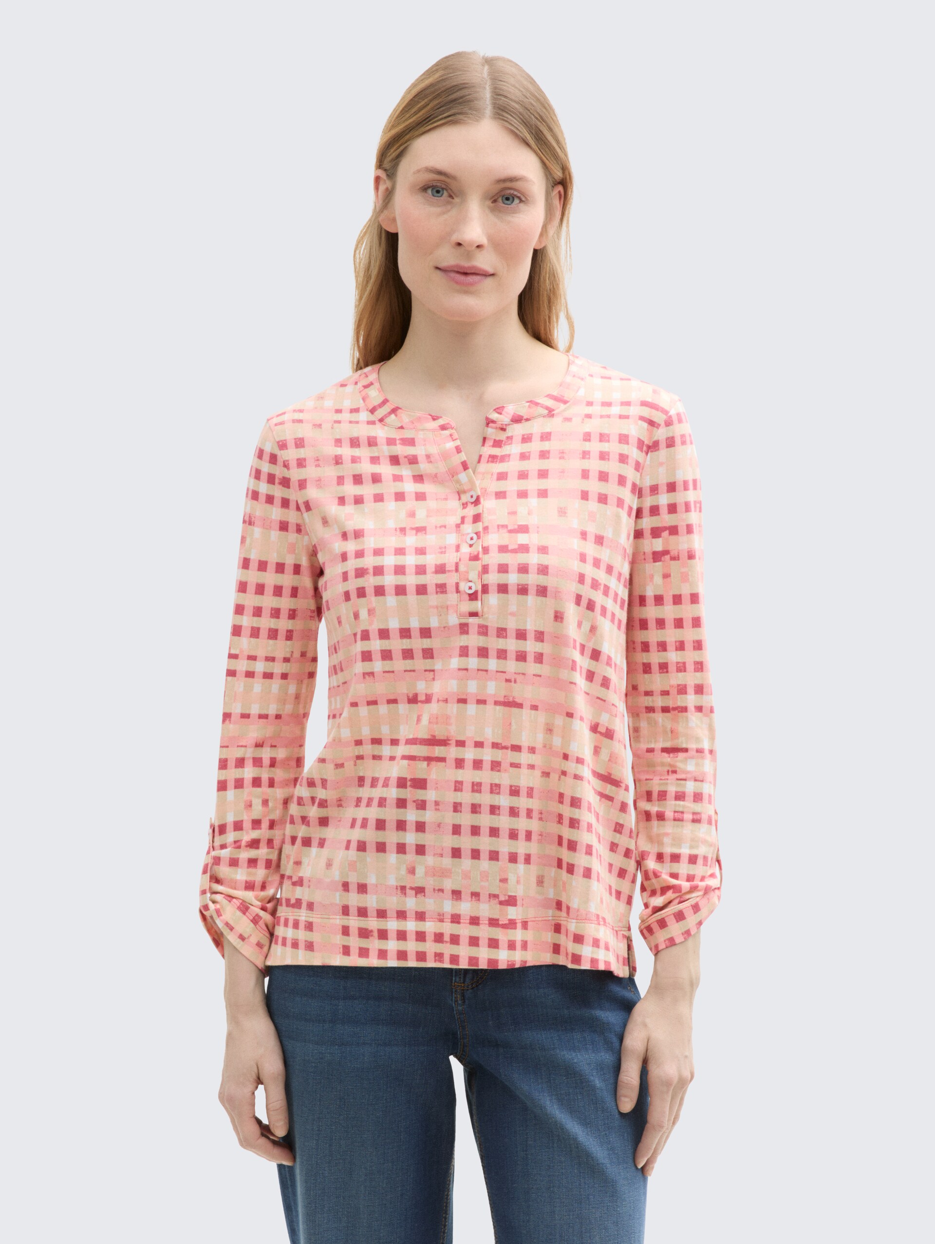 Henley Langarmshirt mit Muster - berry red check design - Ausschnitt Model-Vorderansicht