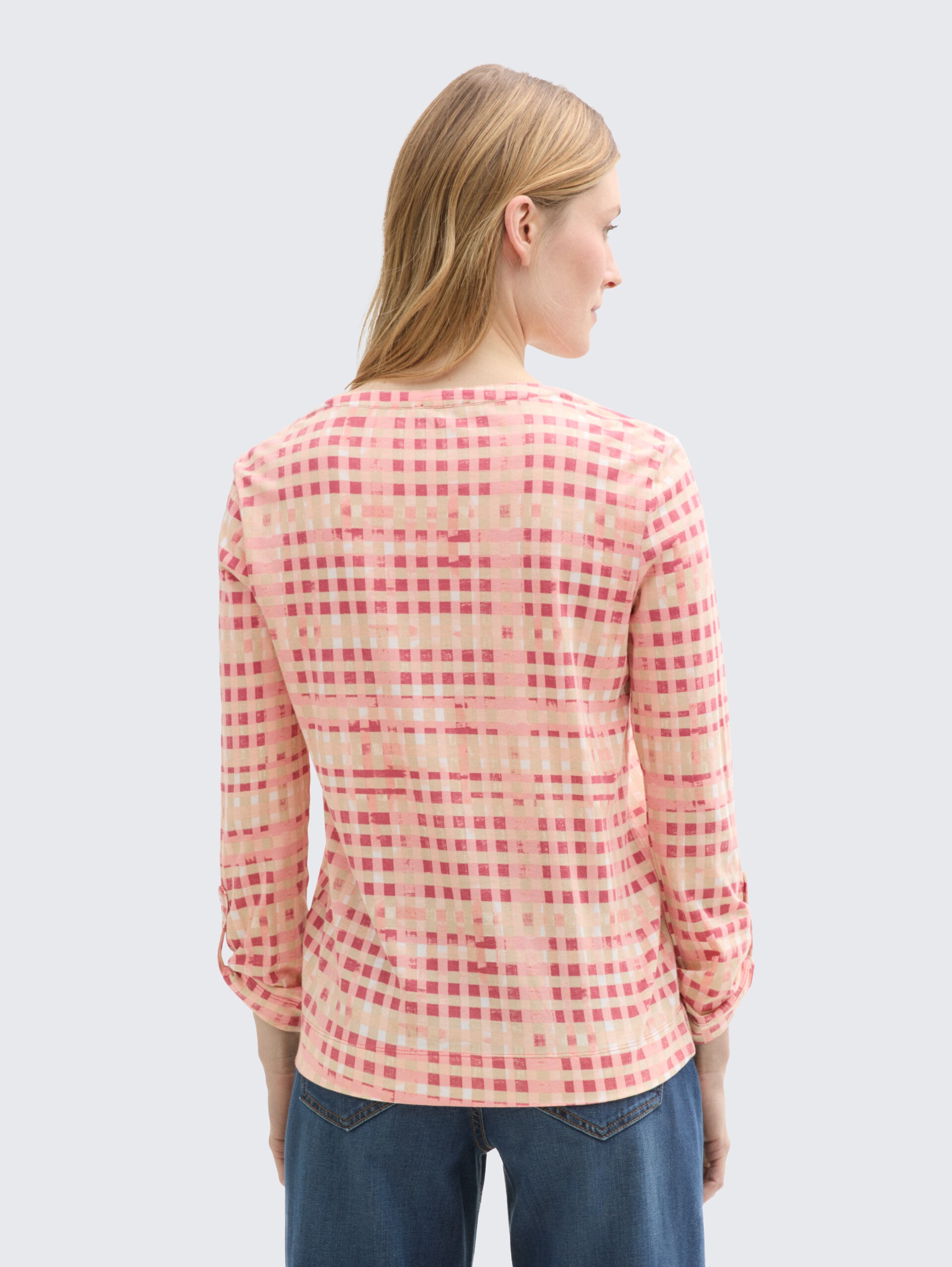 Henley Langarmshirt mit Muster - berry red check design - Auschnitt Model-Rückansicht