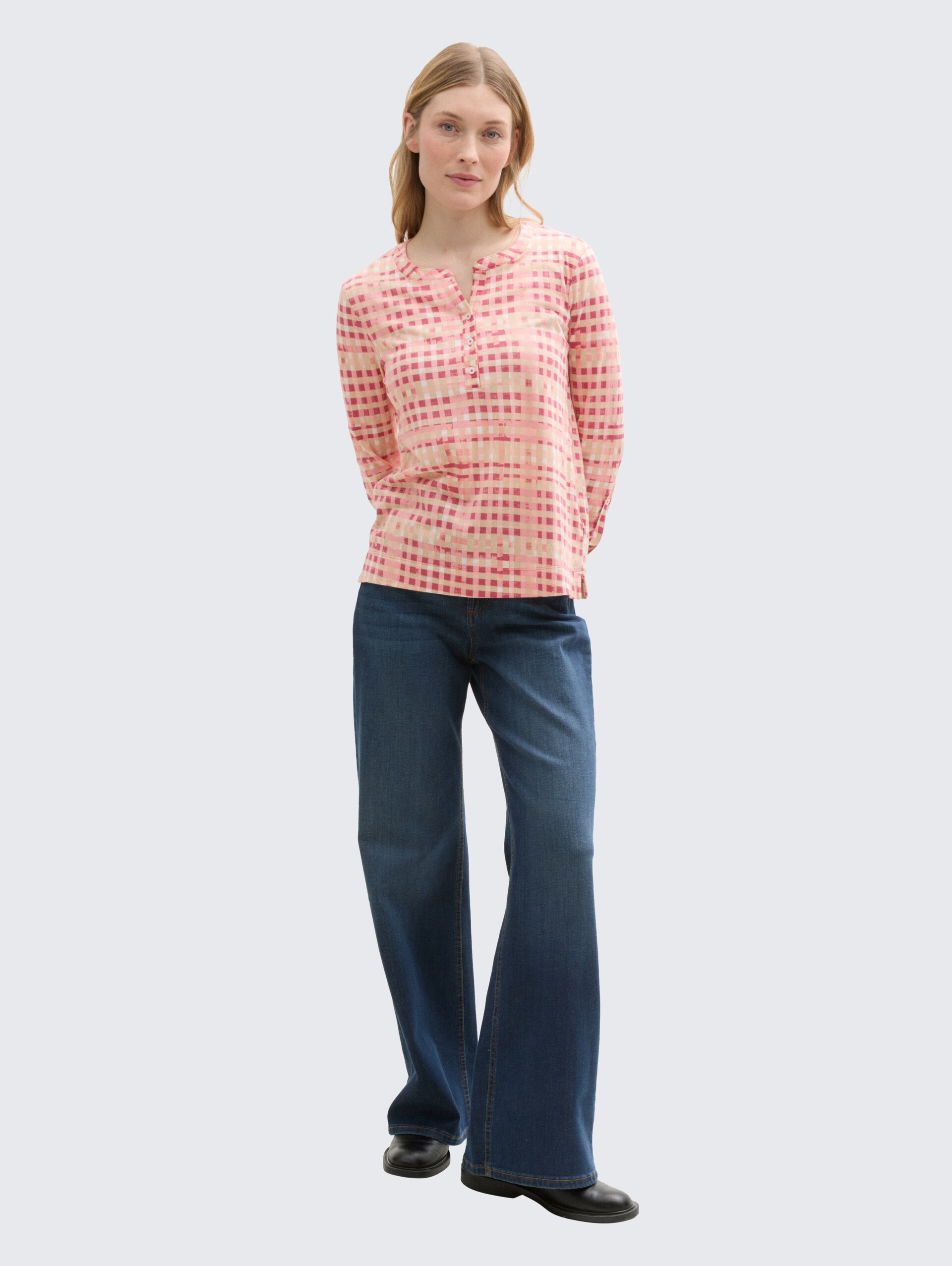 Henley Langarmshirt mit Muster - berry red check design - Model-Vorderansicht