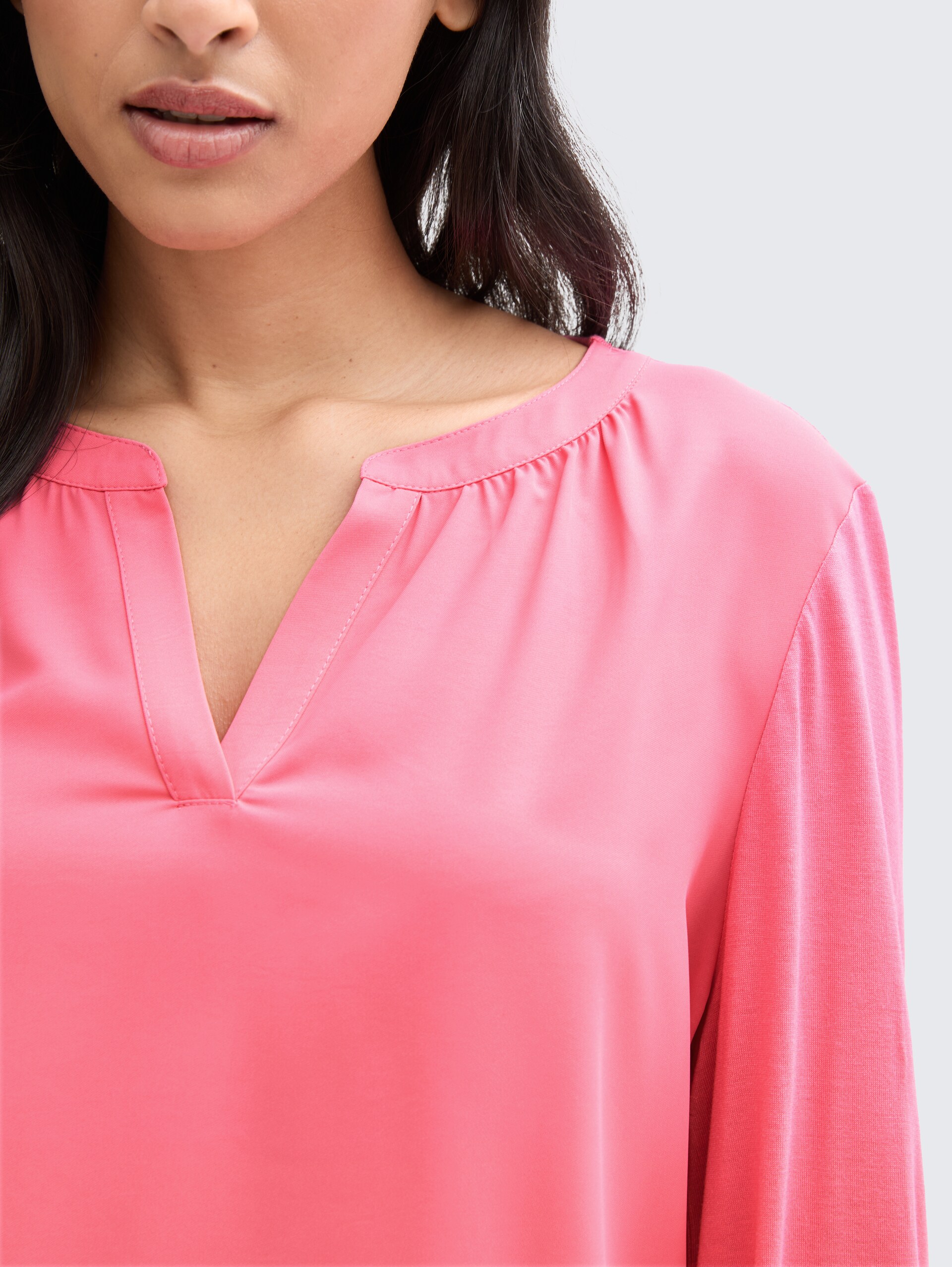 Langarmshirt im Material-Mix - Bright Rose - Detail-Model-Ansicht