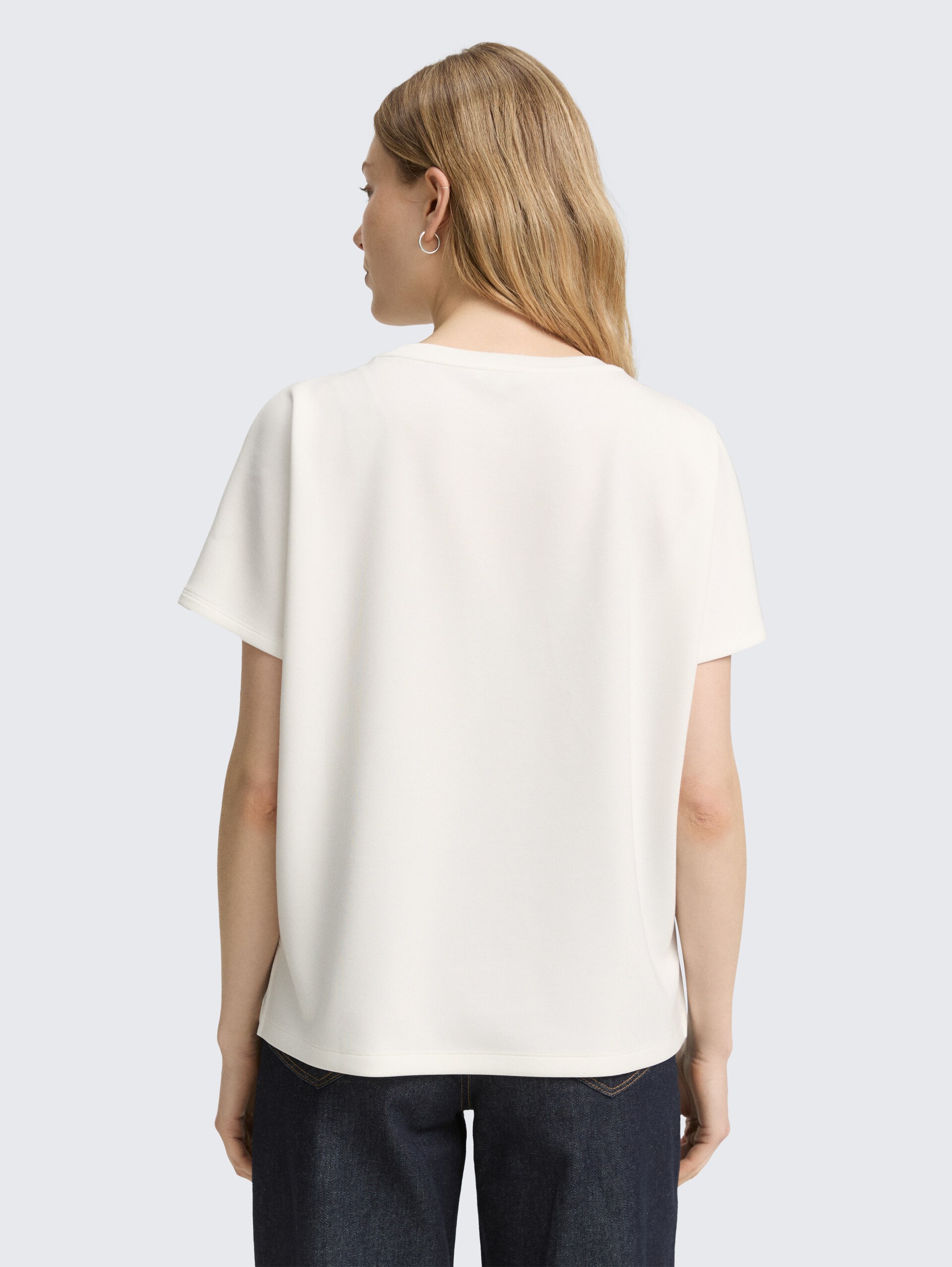 Loose Fit T-Shirt mit Print - Soft Clear White - Auschnitt Model-Rückansicht