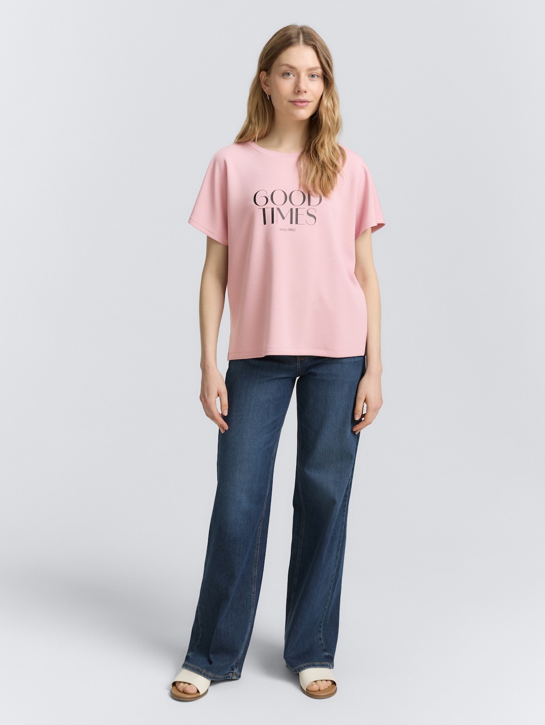 Loose Fit T-Shirt mit Print - Morning Pink - Model-Vorderansicht