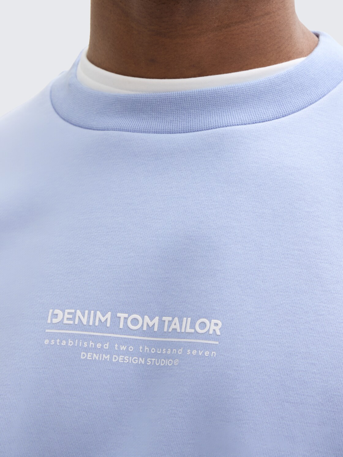 Relaxed sweatshirt with logo print - Brunnera Blue - Detail model view
