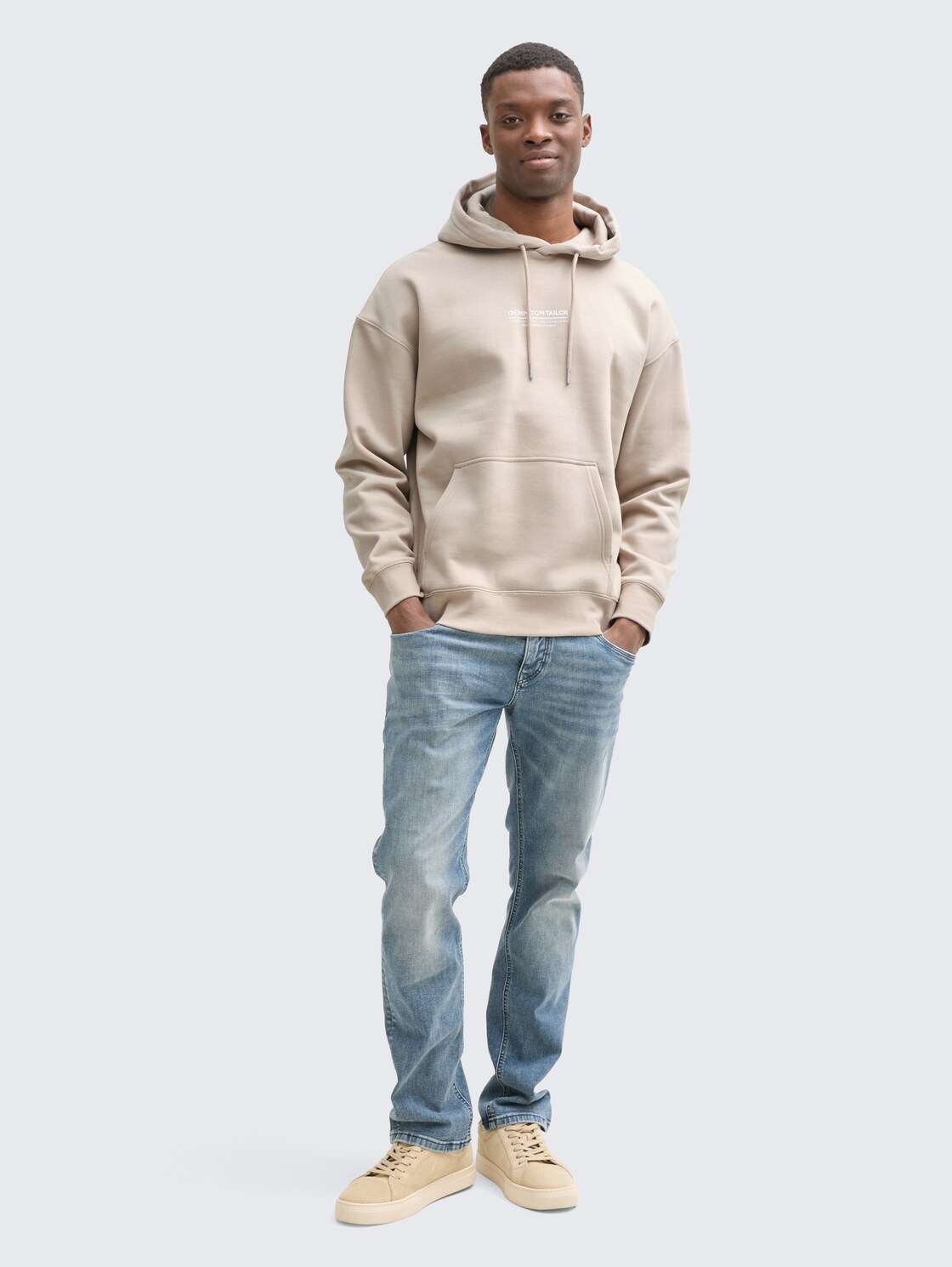 Relaxed Hoodie Sweatshirt mit Logo-Print - light dove grey - Model-Vorderansicht