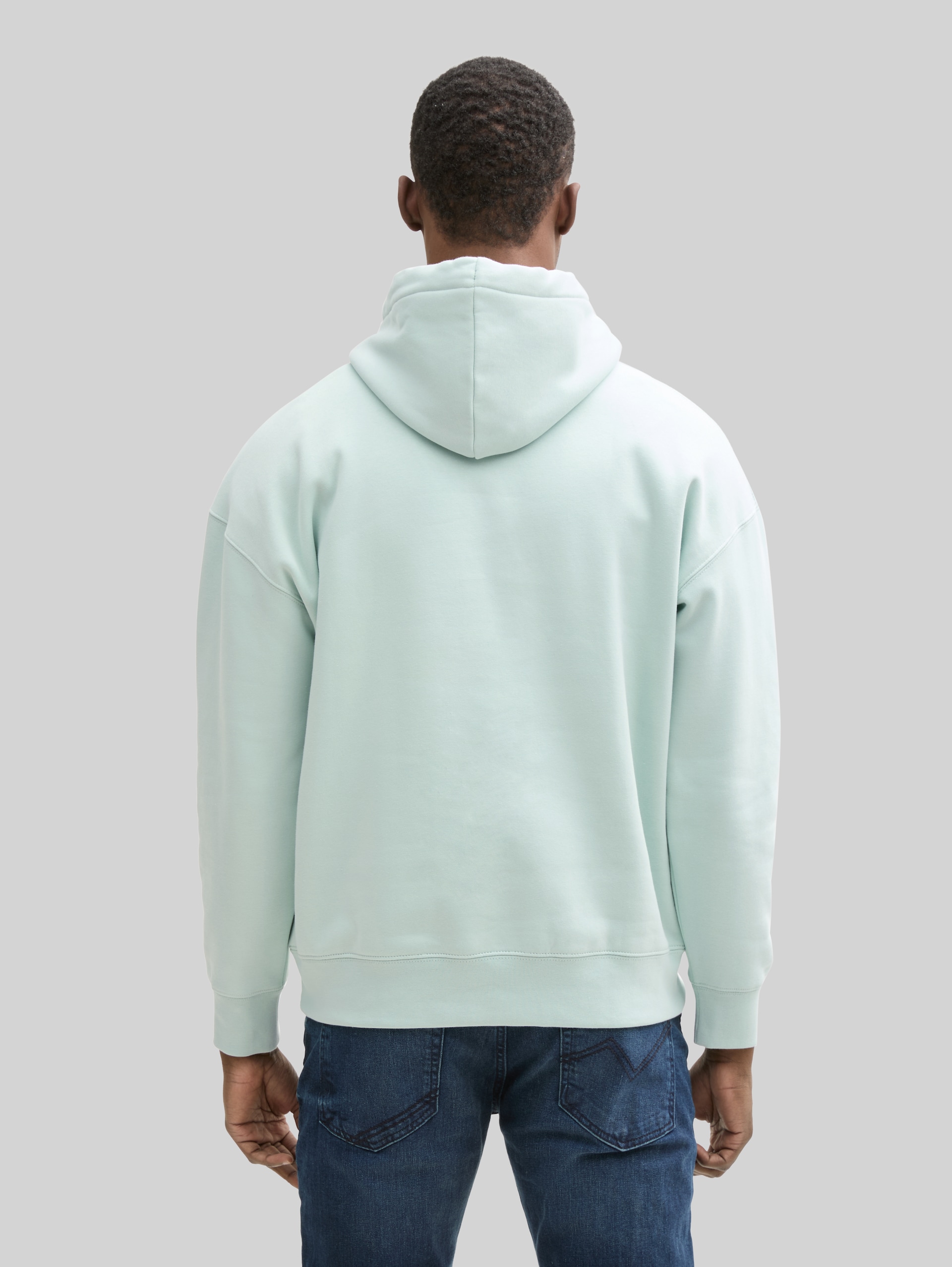 Relaxed hoodie sweatshirt with logo print - sea foam - Neckline model-back view