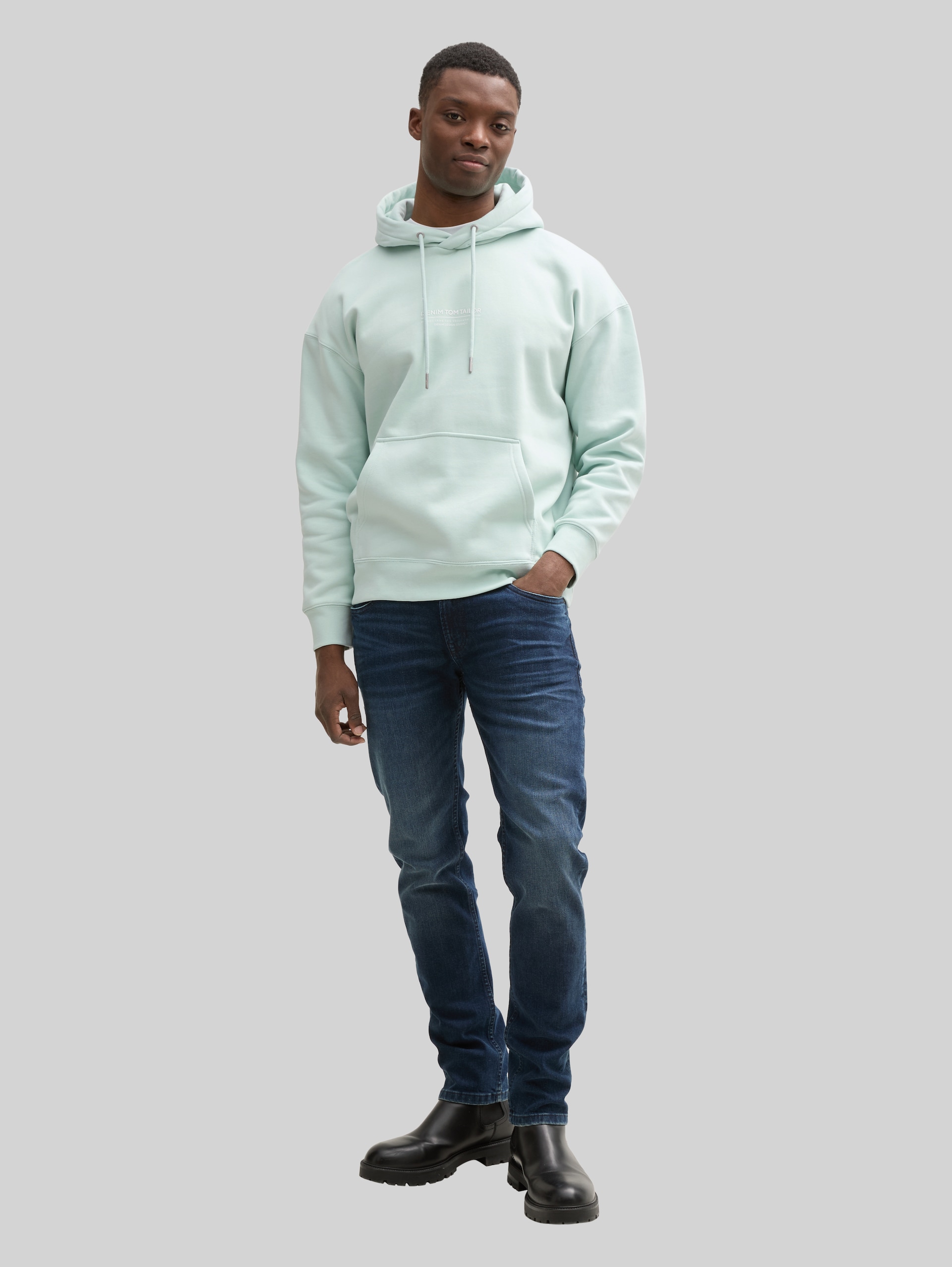 Relaxed hoodie sweatshirt with logo print - sea foam - Model front view