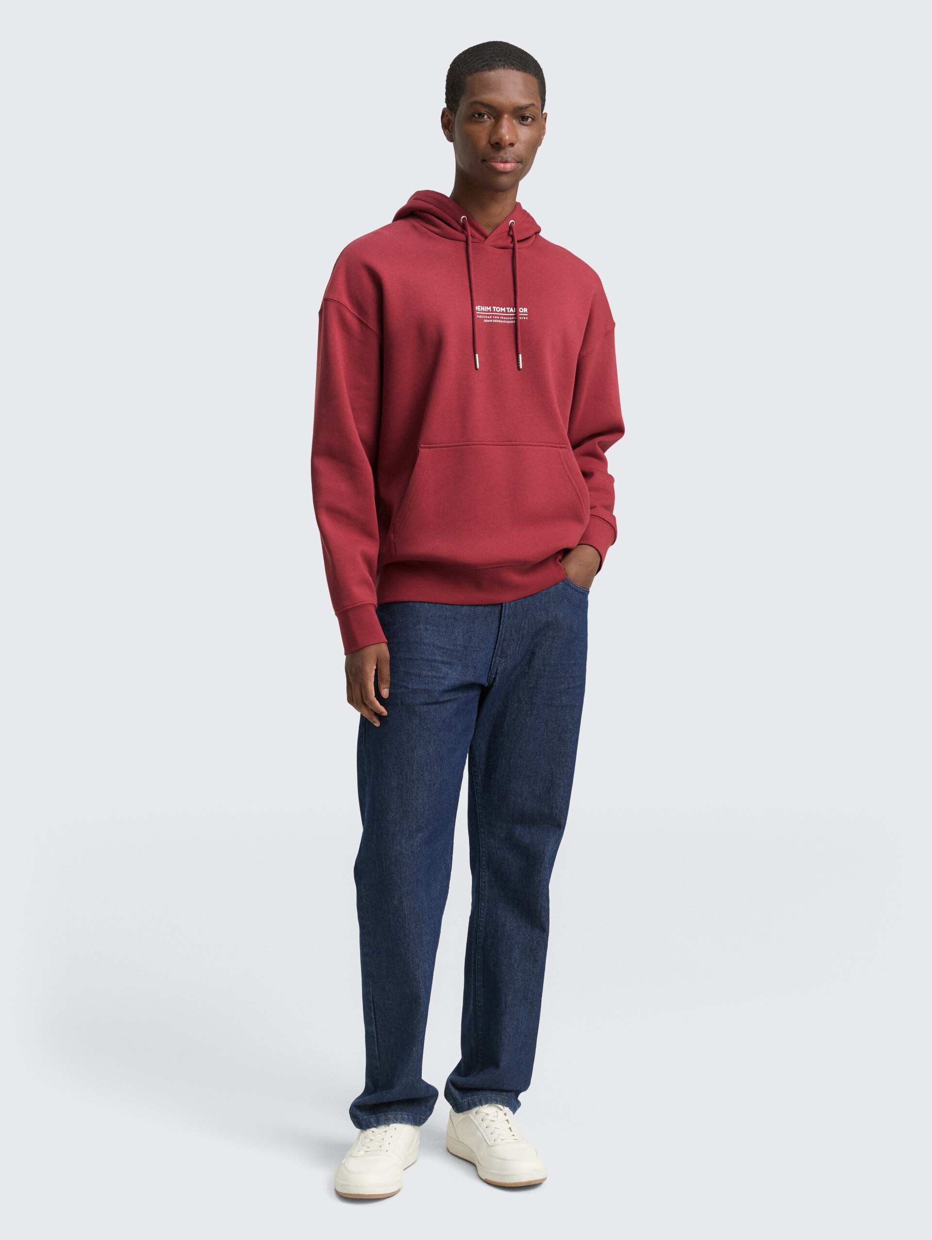 Relaxed Hoodie Sweatshirt mit Logo-Print - burnt russet - Model-Vorderansicht