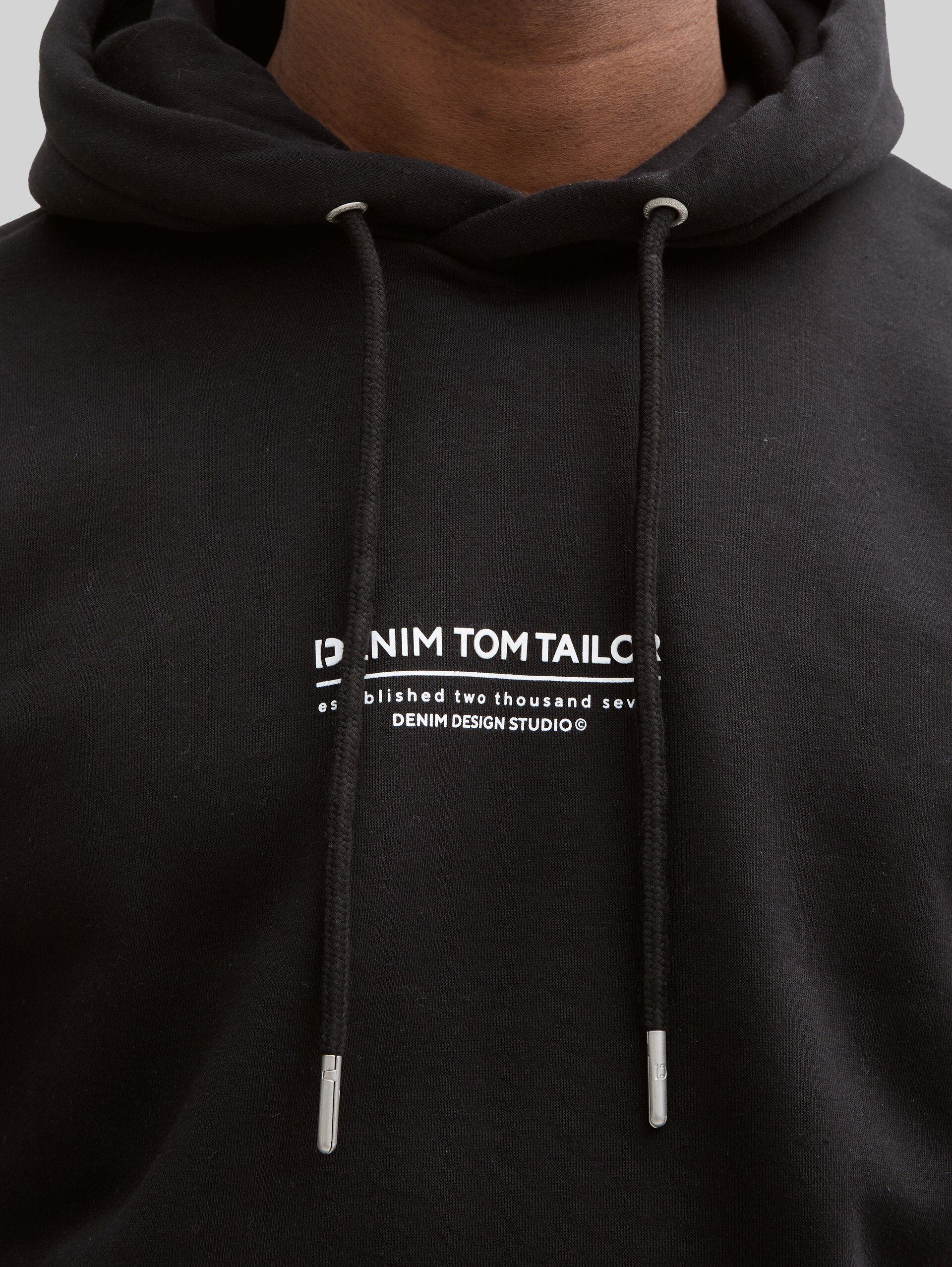 Relaxed hoodie sweatshirt with logo print - Black - Detail model view