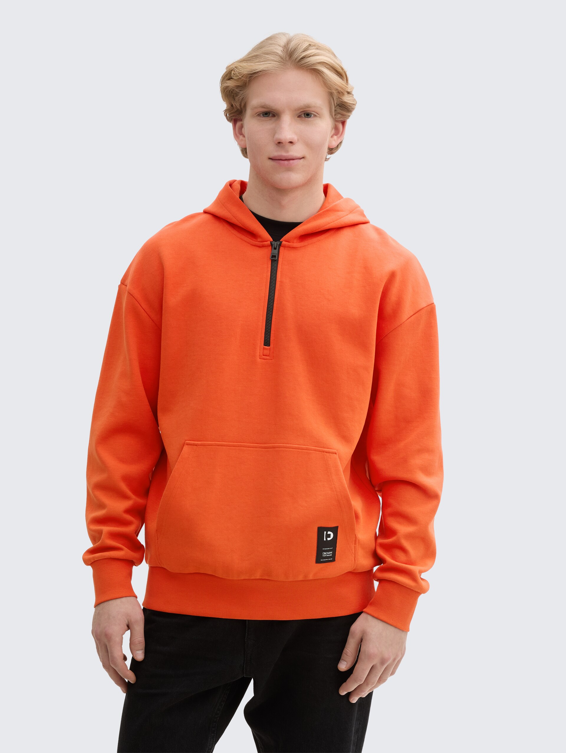 Relaxed Fit Hoodie Sweatshirt mit Reißverschluss - deep fiery orange - Ausschnitt Model-Vorderansicht