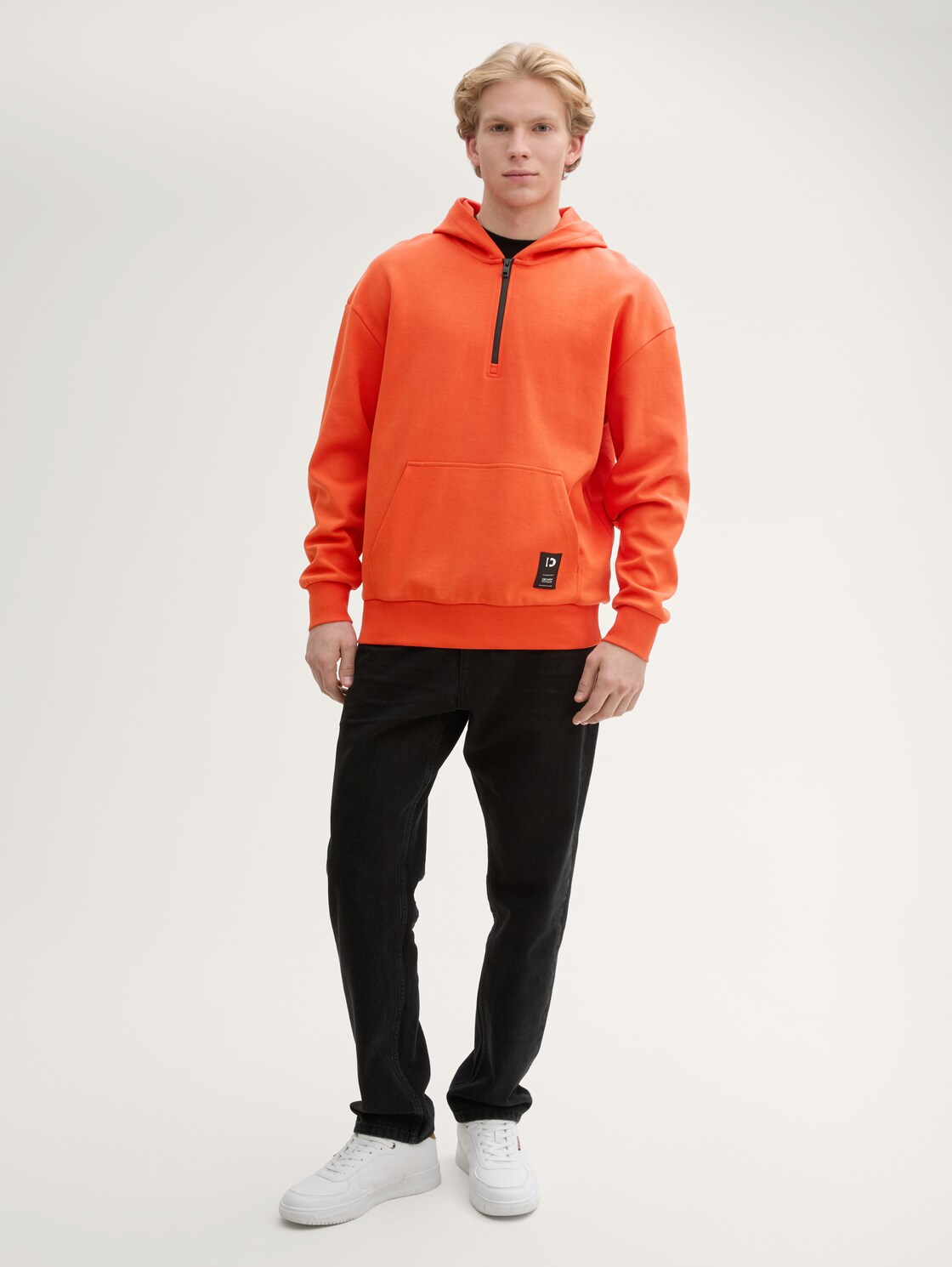 Relaxed Fit Hoodie Sweatshirt mit Reißverschluss - deep fiery orange - Model-Vorderansicht
