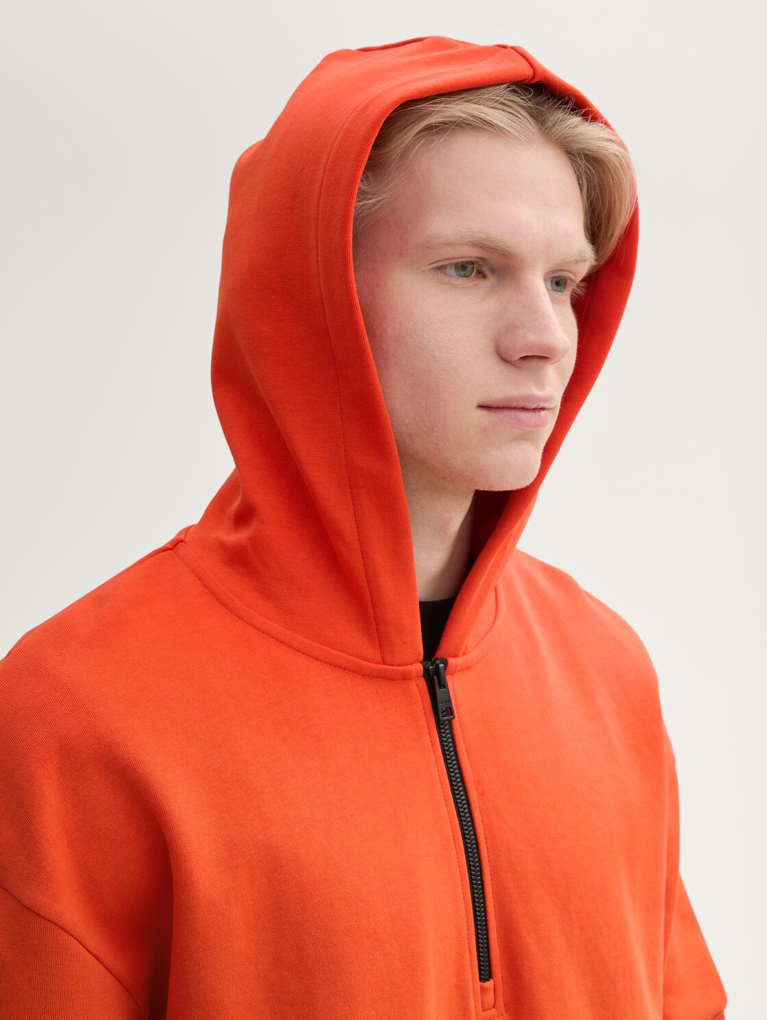 Relaxed Fit Hoodie Sweatshirt mit Reißverschluss - deep fiery orange - Detail-Model-Ansicht