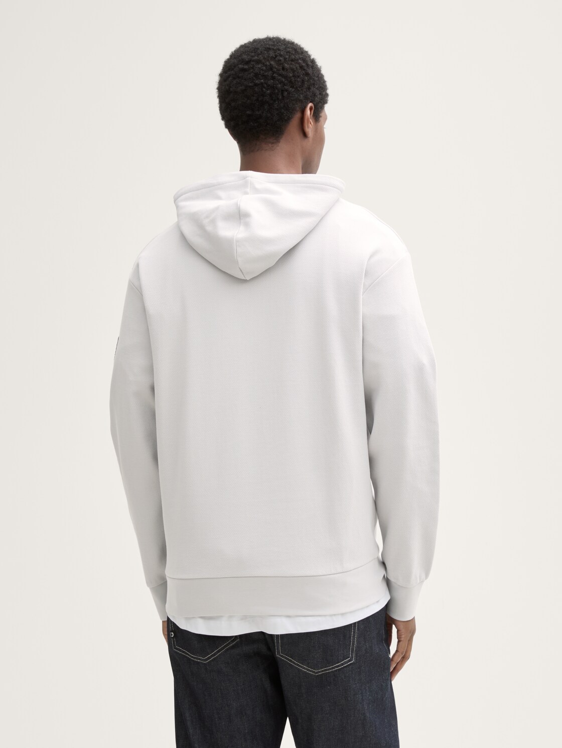 Hoodie Sweatshirt - Chalk Grey - Auschnitt Model-Rückansicht