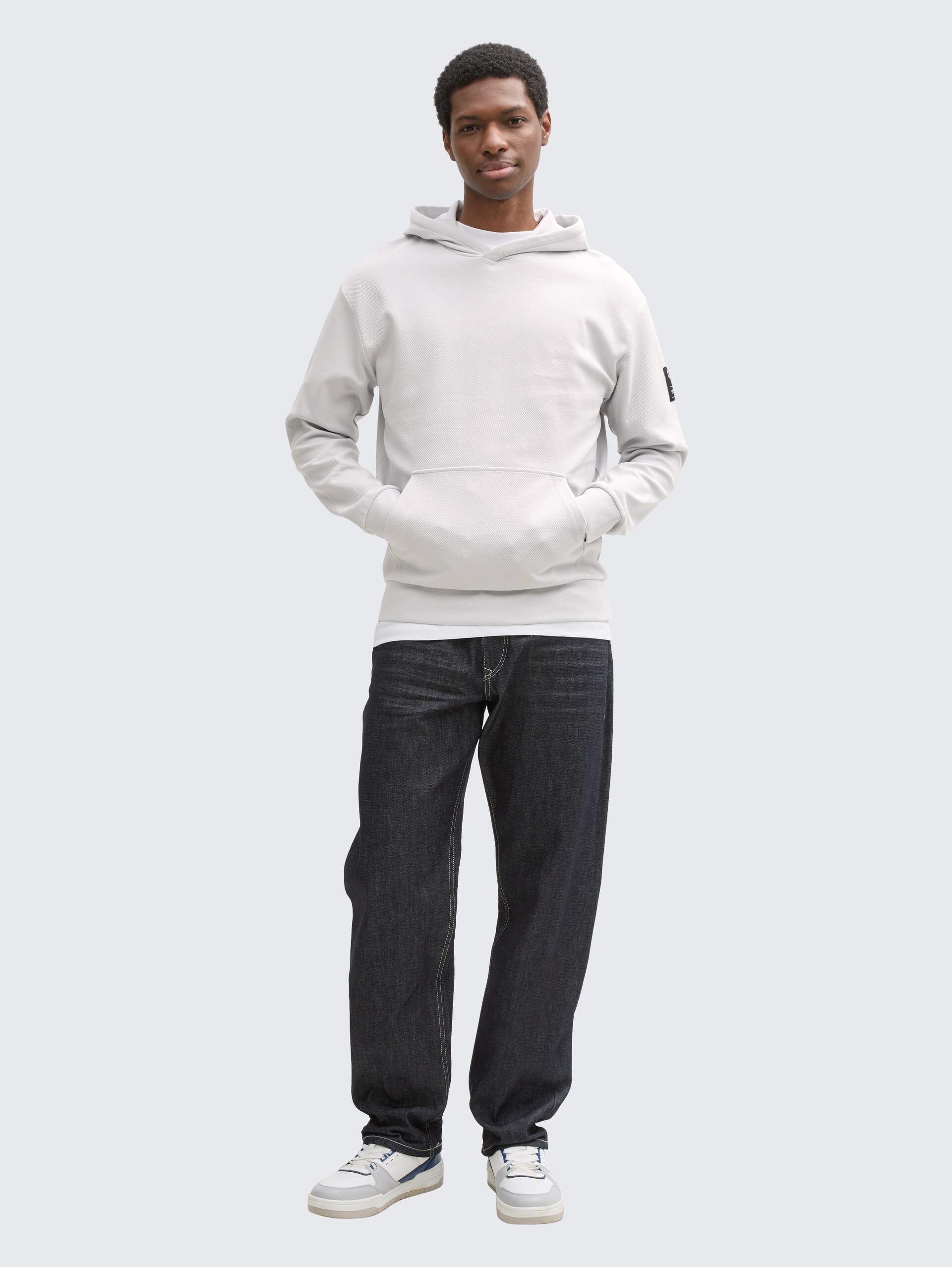 Hoodie Sweatshirt - Chalk Grey - Model-Vorderansicht
