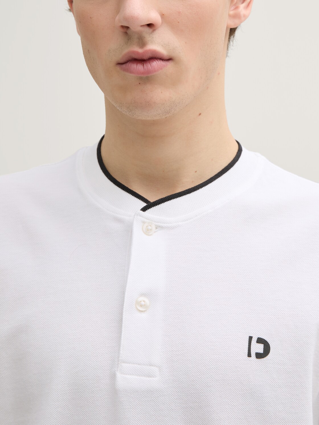 Poloshirt mit Bomberkragen - White