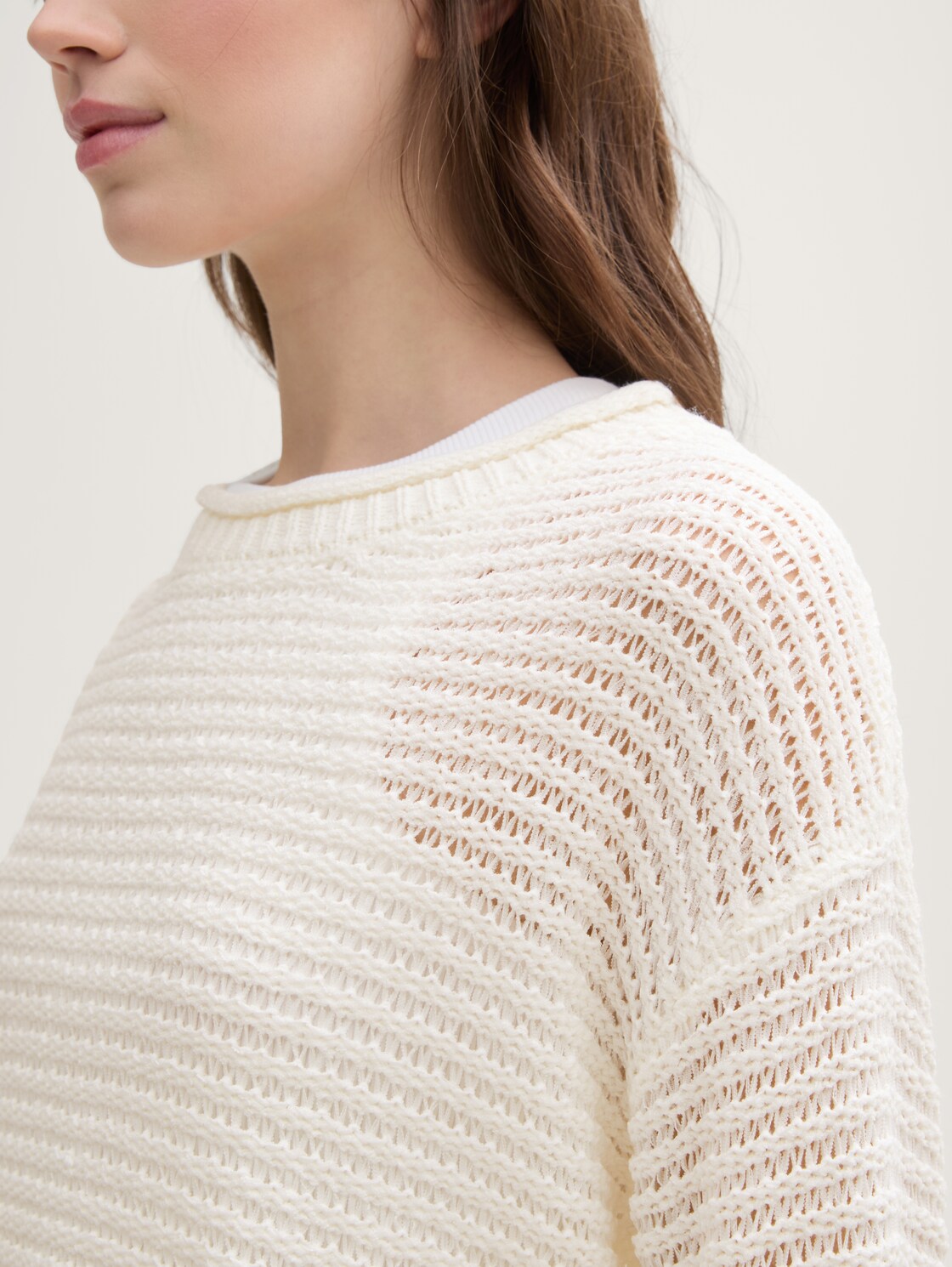 Pullover mit Lochmuster - off white - Detail-Model-Ansicht
