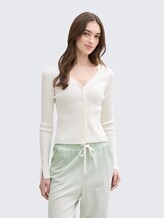 Ripp Cardigan mit Ärmelschlitzen - off white - Ausschnitt Model-Vorderansicht