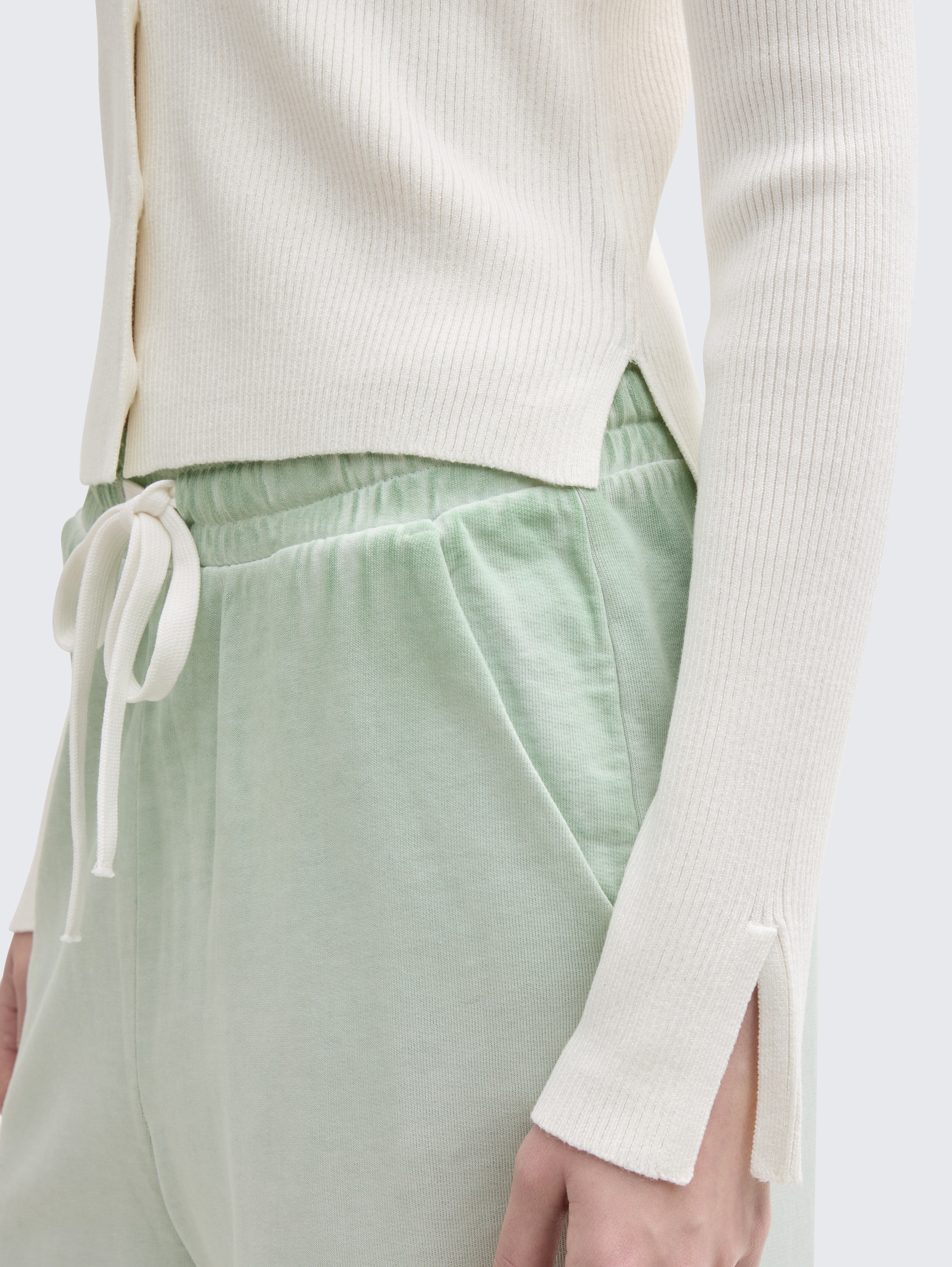 Ripp Cardigan mit Ärmelschlitzen - off white - Detail-Model-Ansicht