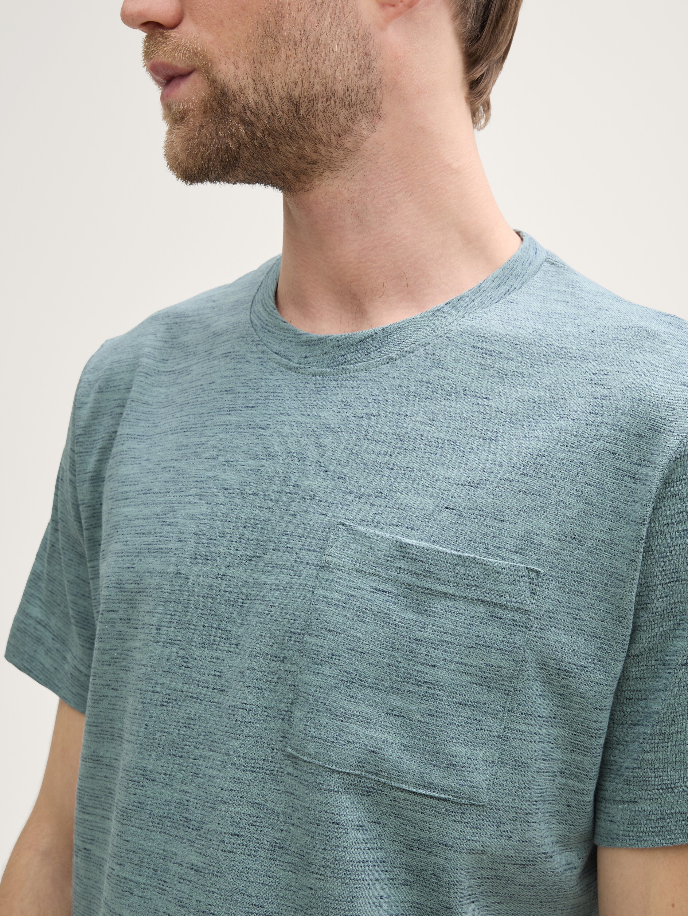 T-shirt met borstzak - grey mint navy injected - Detailaanzicht model