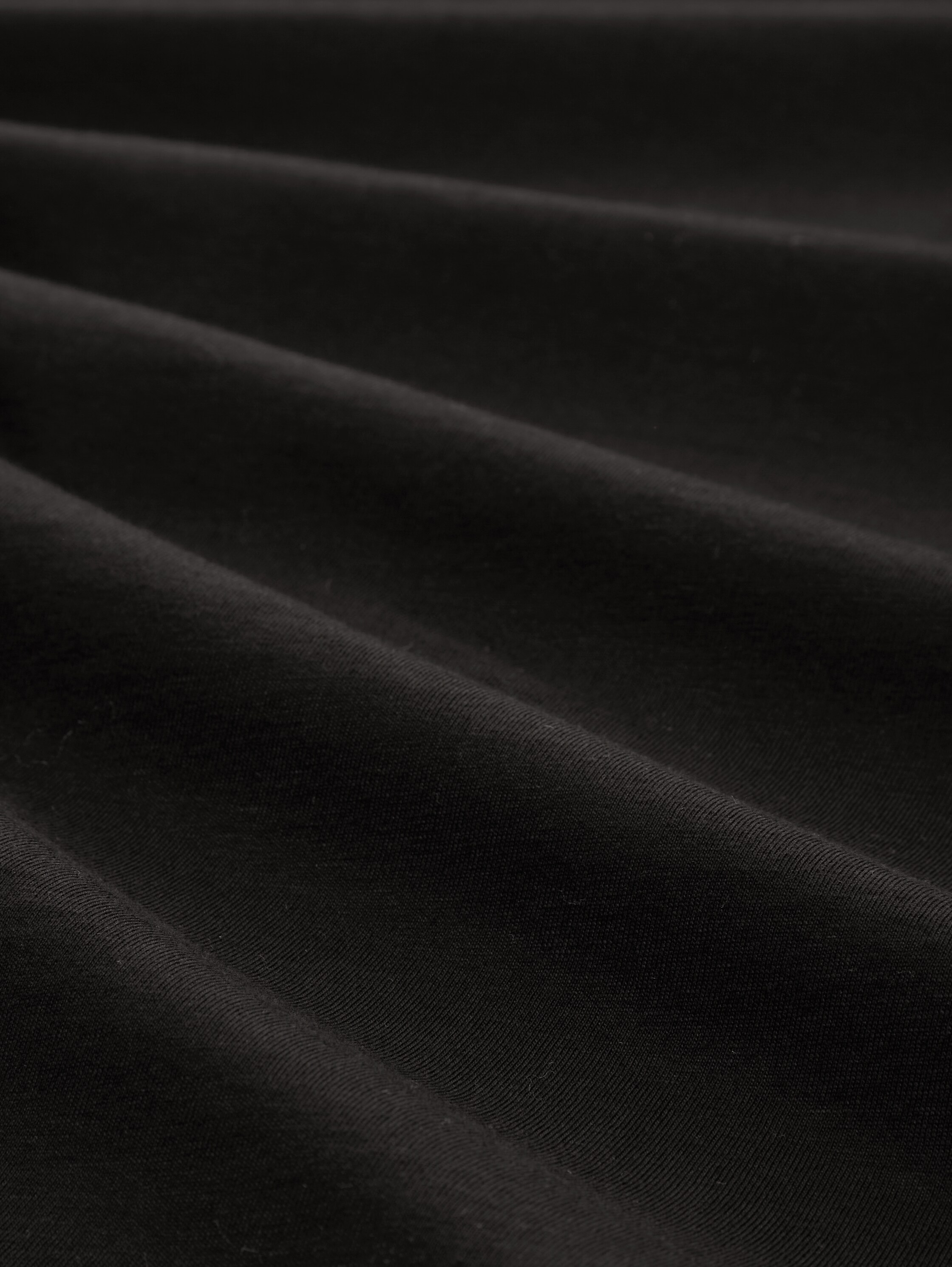 Slim fit T-shirt with stretch - black - 