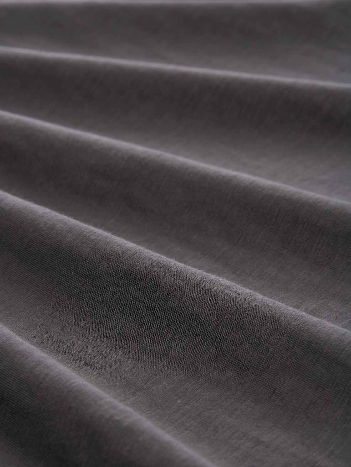 Basic T-Shirt aus Baumwolle - Tarmac Grey - Material-Ansicht