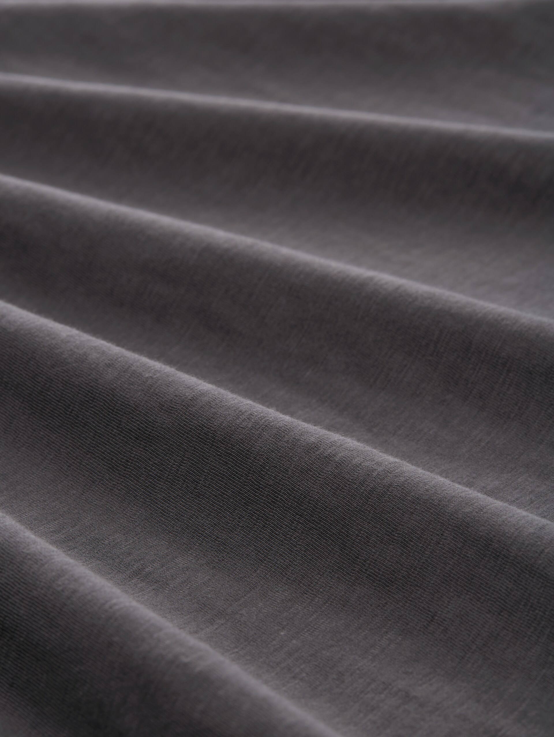 Basic T-Shirt aus Baumwolle - Tarmac Grey - Material-Ansicht