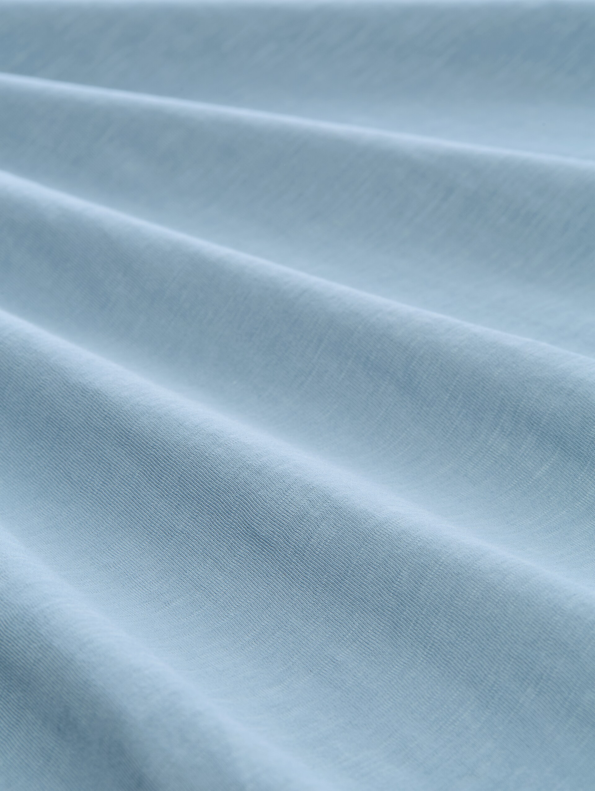 Basic T-Shirt aus Baumwolle - mountain spring blue - Material-Ansicht