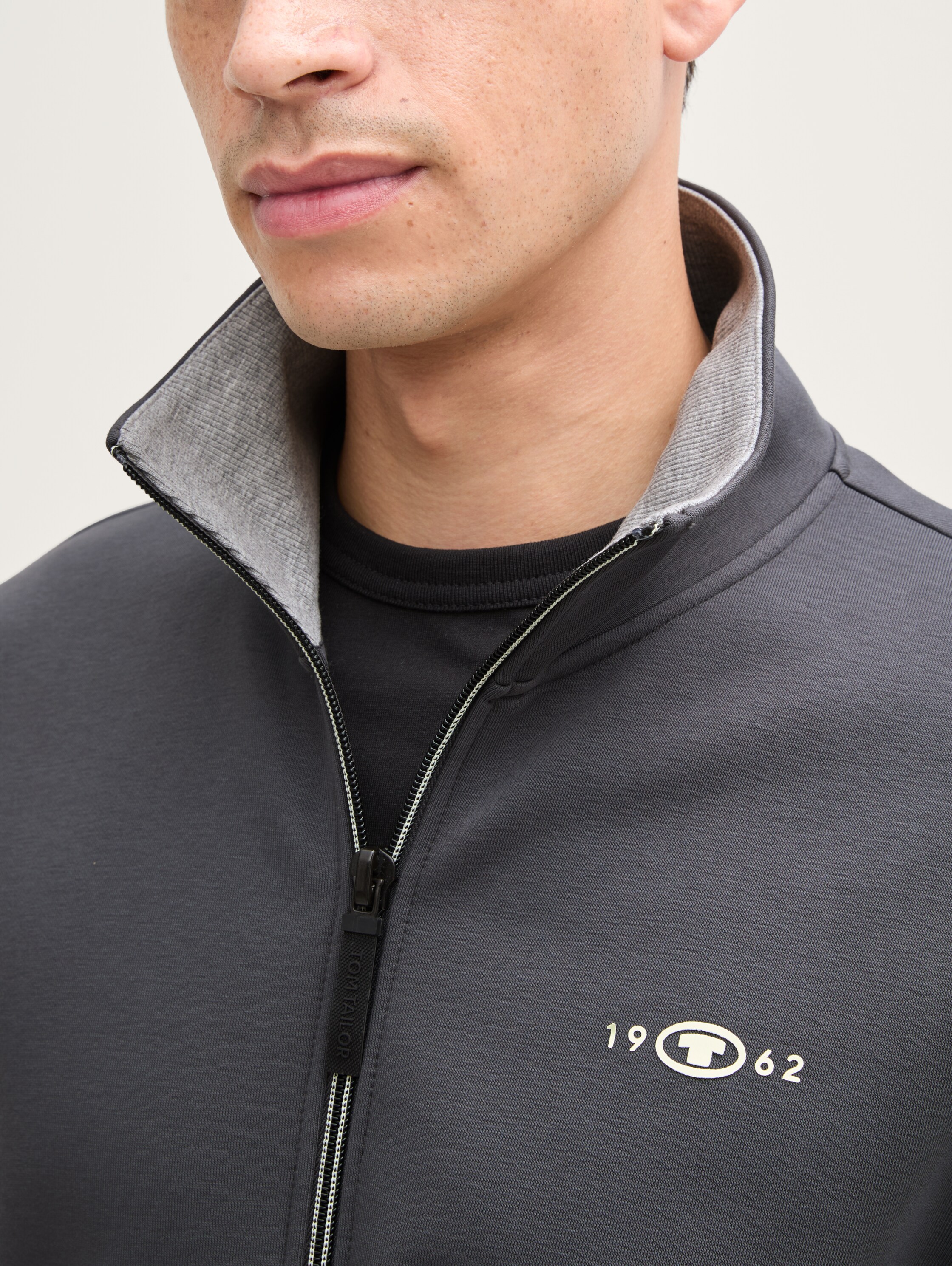Sweatjacke mit Stehkragen - 5