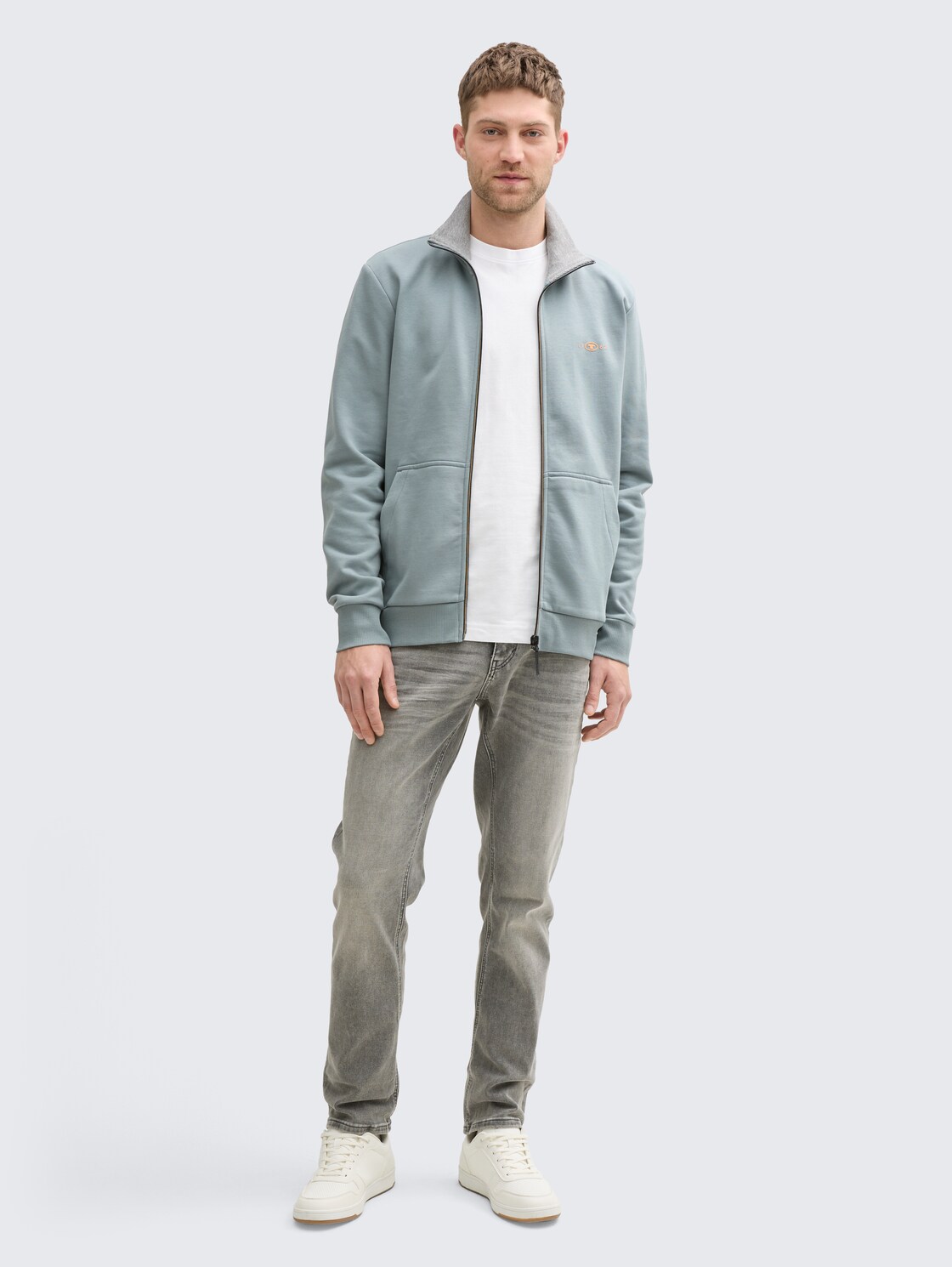 Sweatjacke mit Stehkragen - grey mint - Model-Vorderansicht