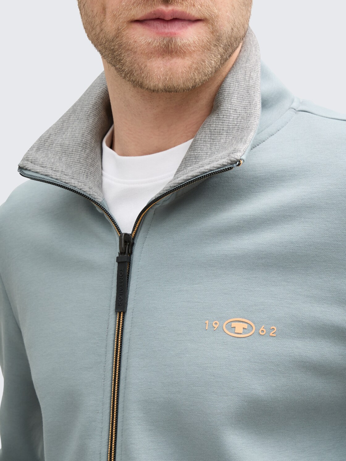 Sweatjacke mit Stehkragen - grey mint - Detail-Model-Ansicht