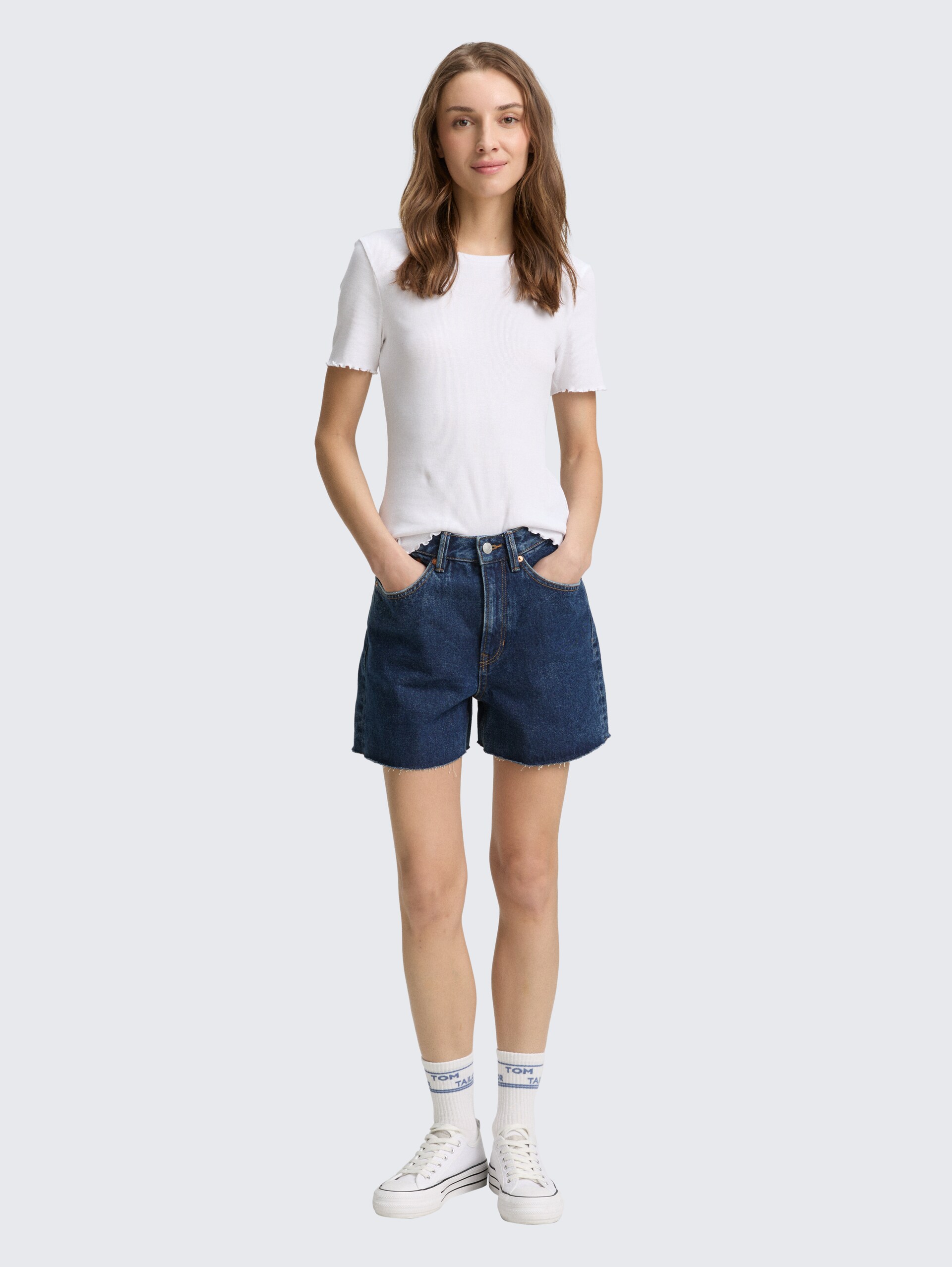 TTLINLEY MOM Jeans Shorts - Used Mid Stone Blue Denim - Model-Vorderansicht