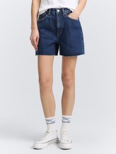 TTLINLEY MOM Jeans Shorts - Used Mid Stone Blue Denim - Ausschnitt Model-Vorderansicht