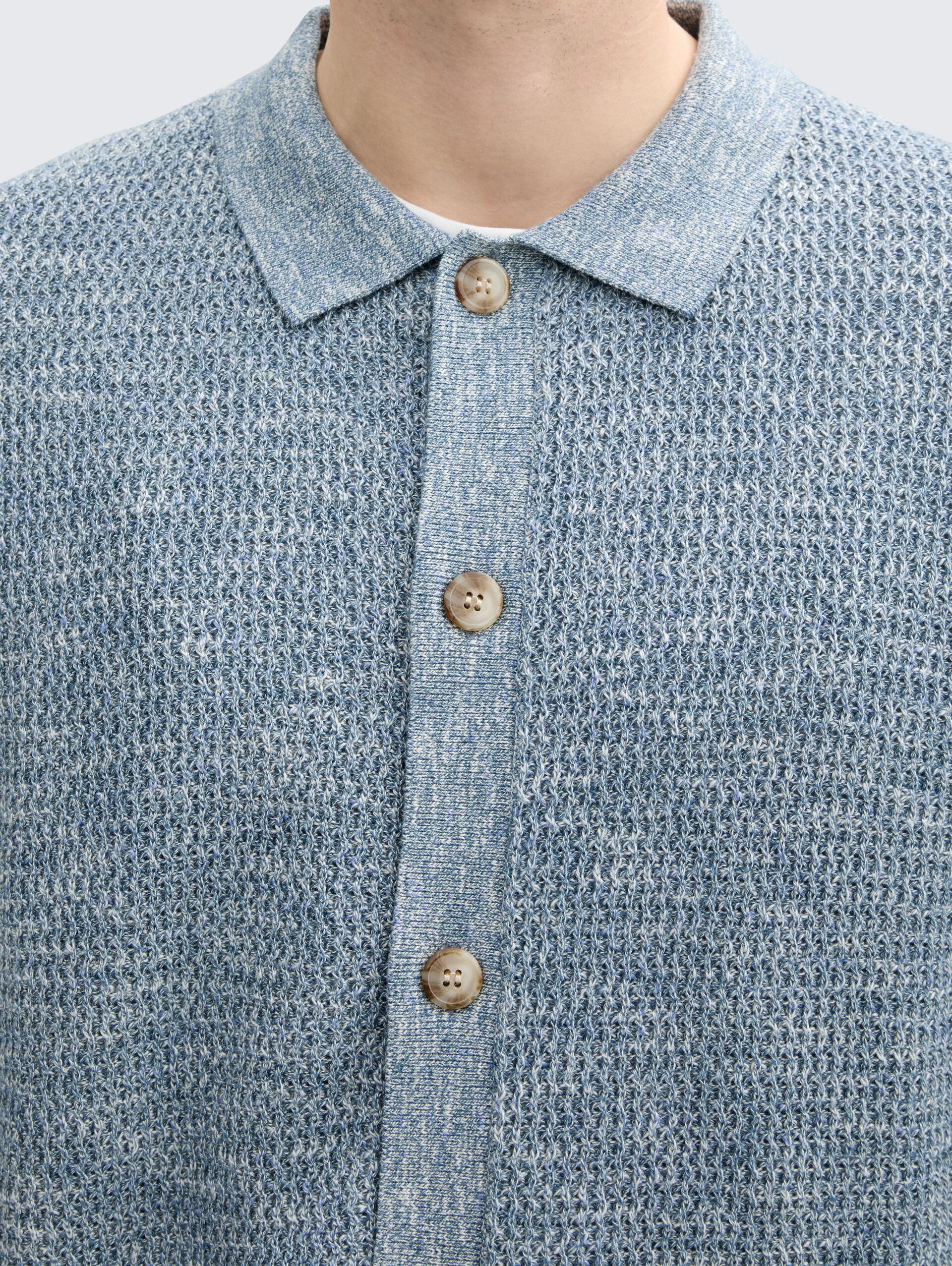 Strickjacke mit Kentkragen - mystical blue multicolor - Detail-Model-Ansicht
