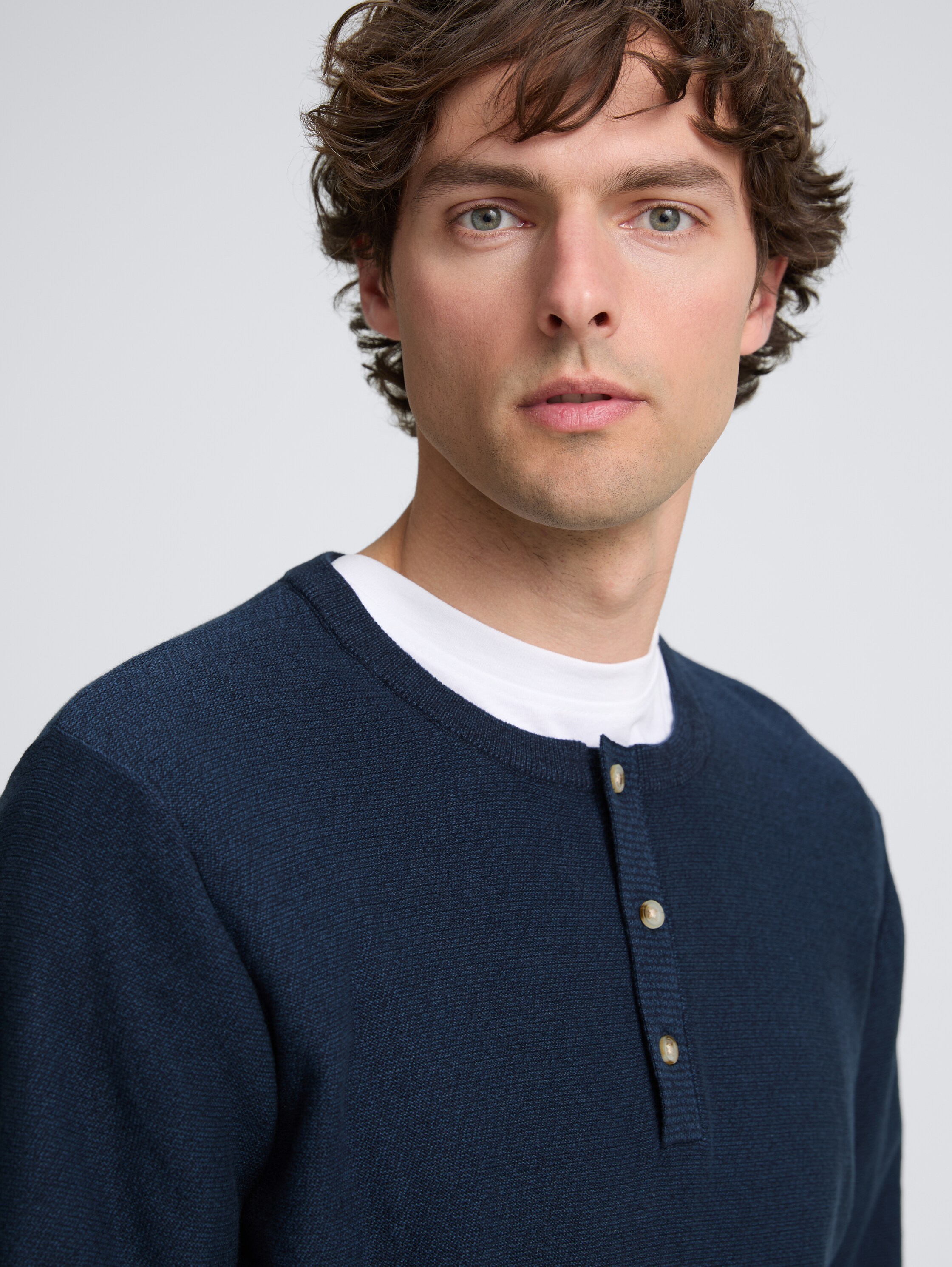 Henley Strickpullover aus Baumwolle - sky_captain_tonal_finestripe - 