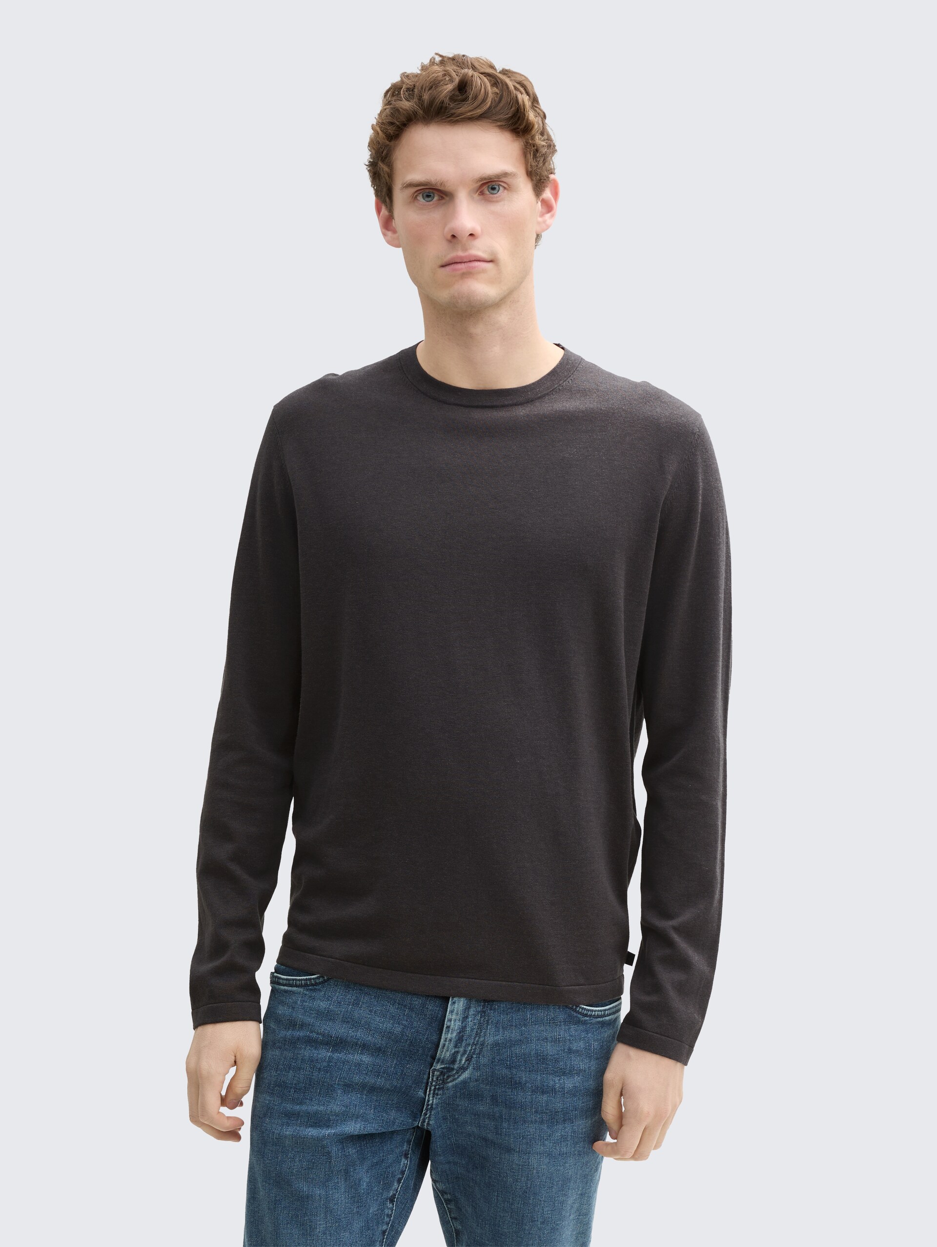 Softtouch Strickpullover mit Seide - Tarmac Grey - Ausschnitt Model-Vorderansicht