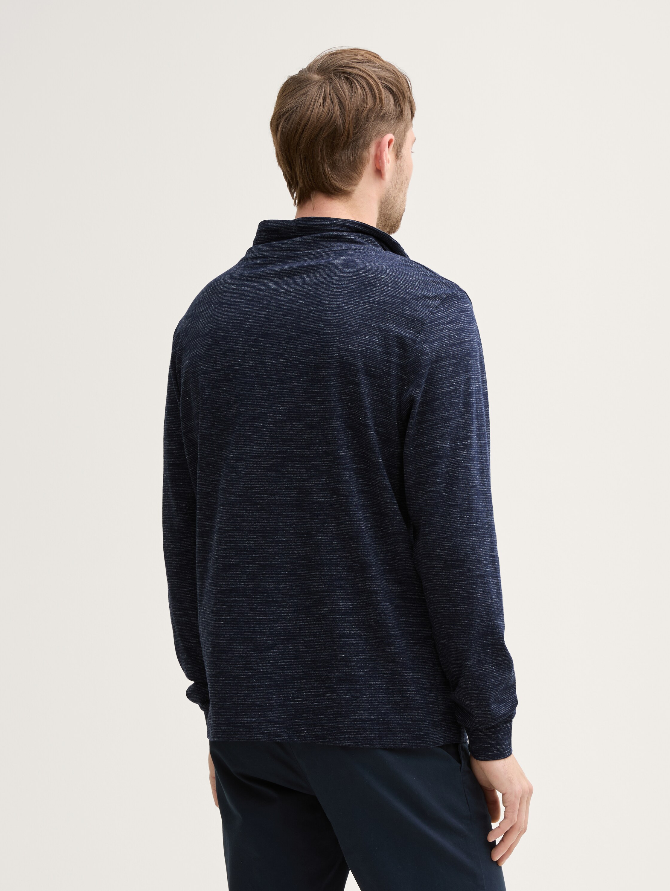 T-shirt à manches longues Snood avec poche poitrine - sky captain blue stripy inject - Découpe Vue arrière du modèle