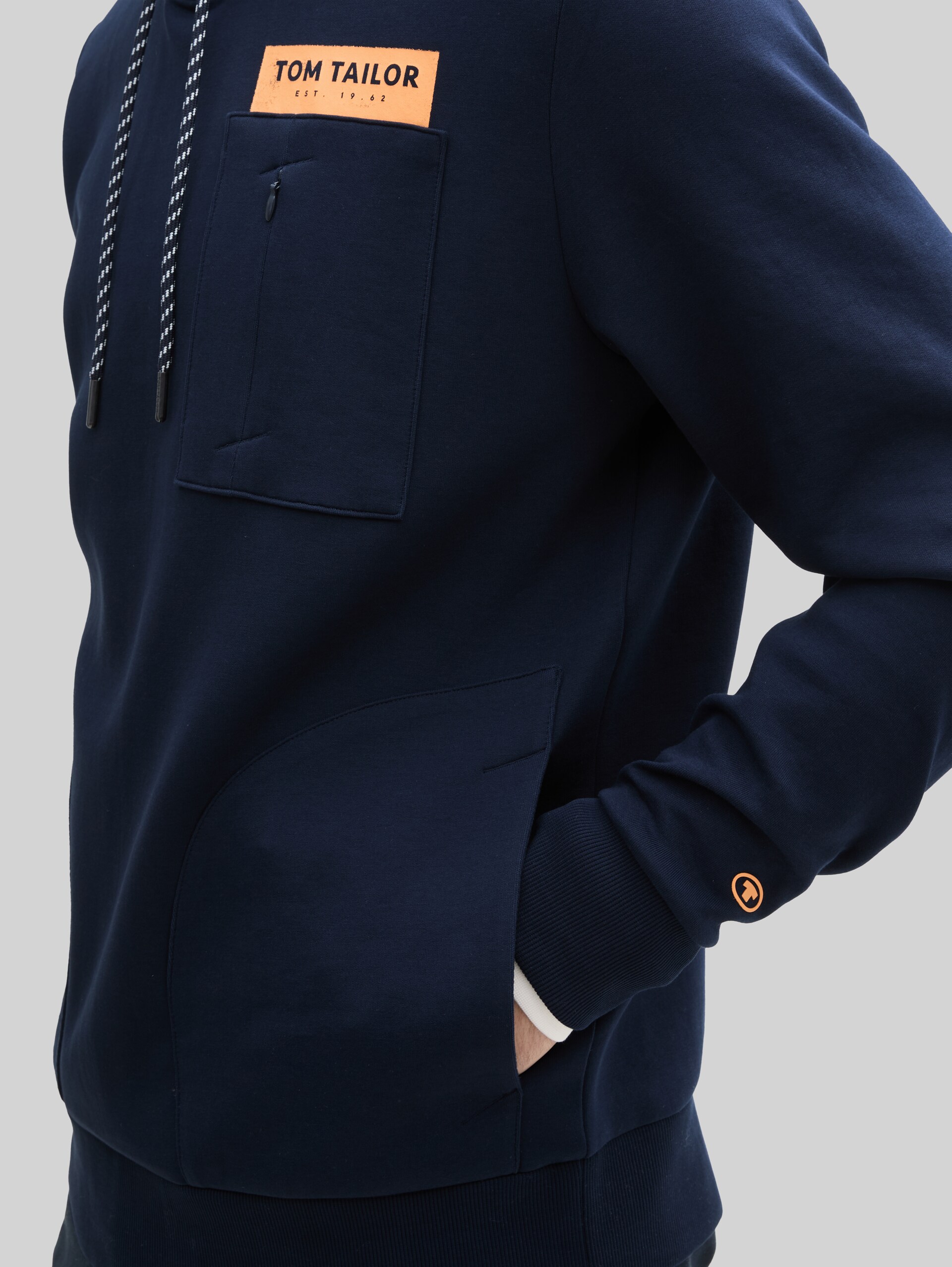 Hoodie sweatshirt with pockets - sky captain blue - Detail model view