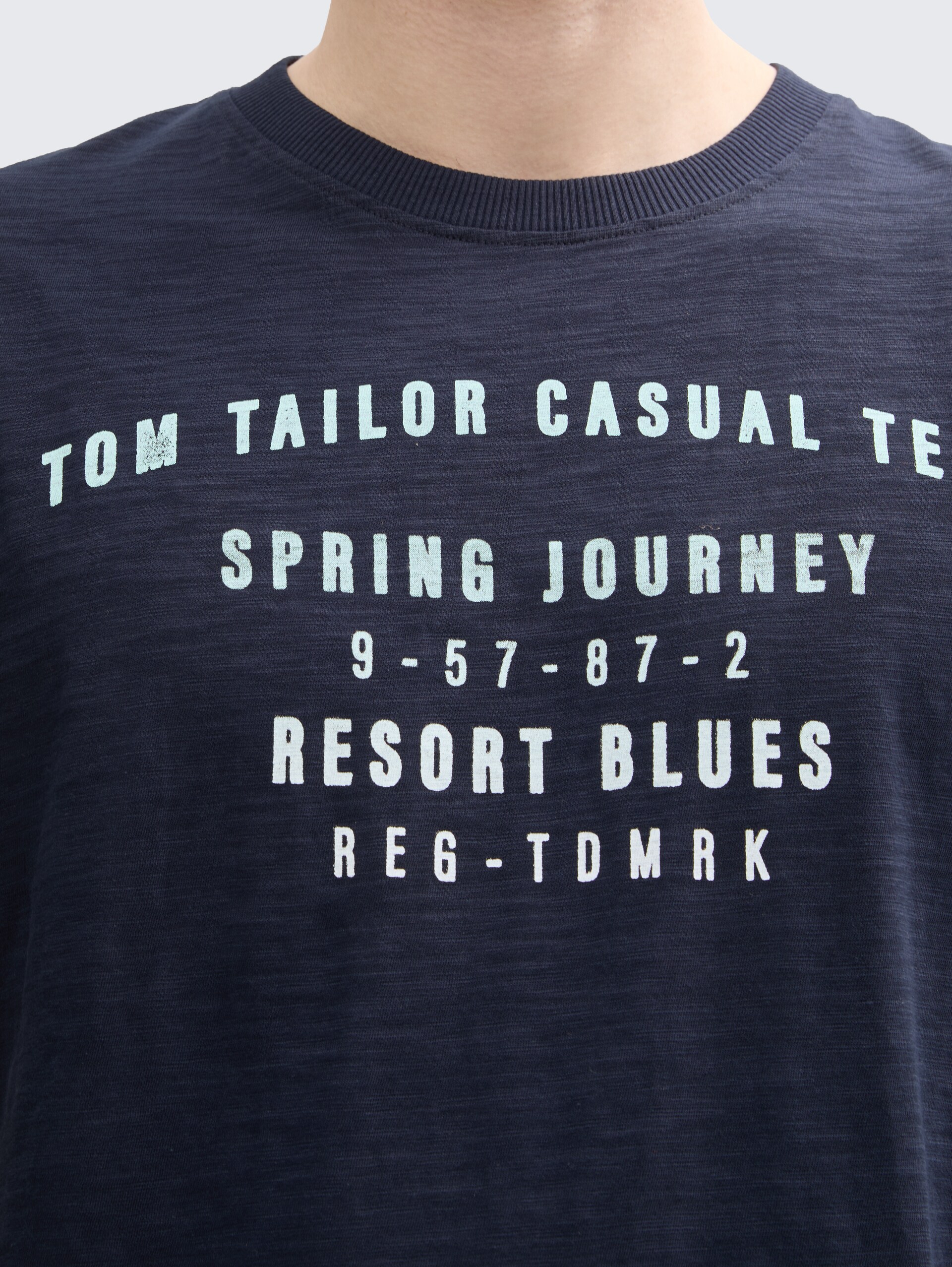 T-Shirt aus Baumwolle mit Print - sky captain blue - Detail-Model-Ansicht