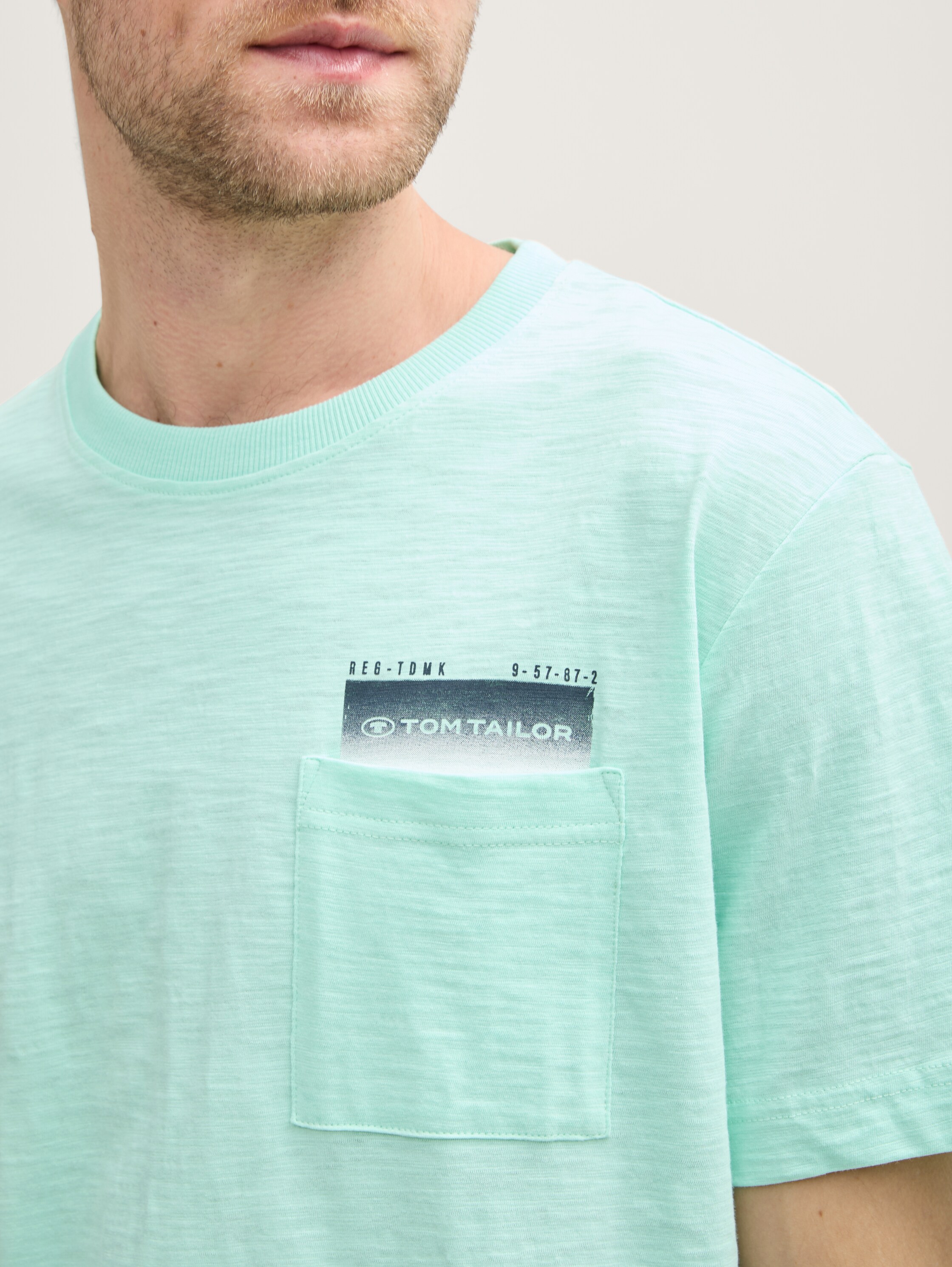 T-Shirt mit Brusttasche - bright_mint_green - 