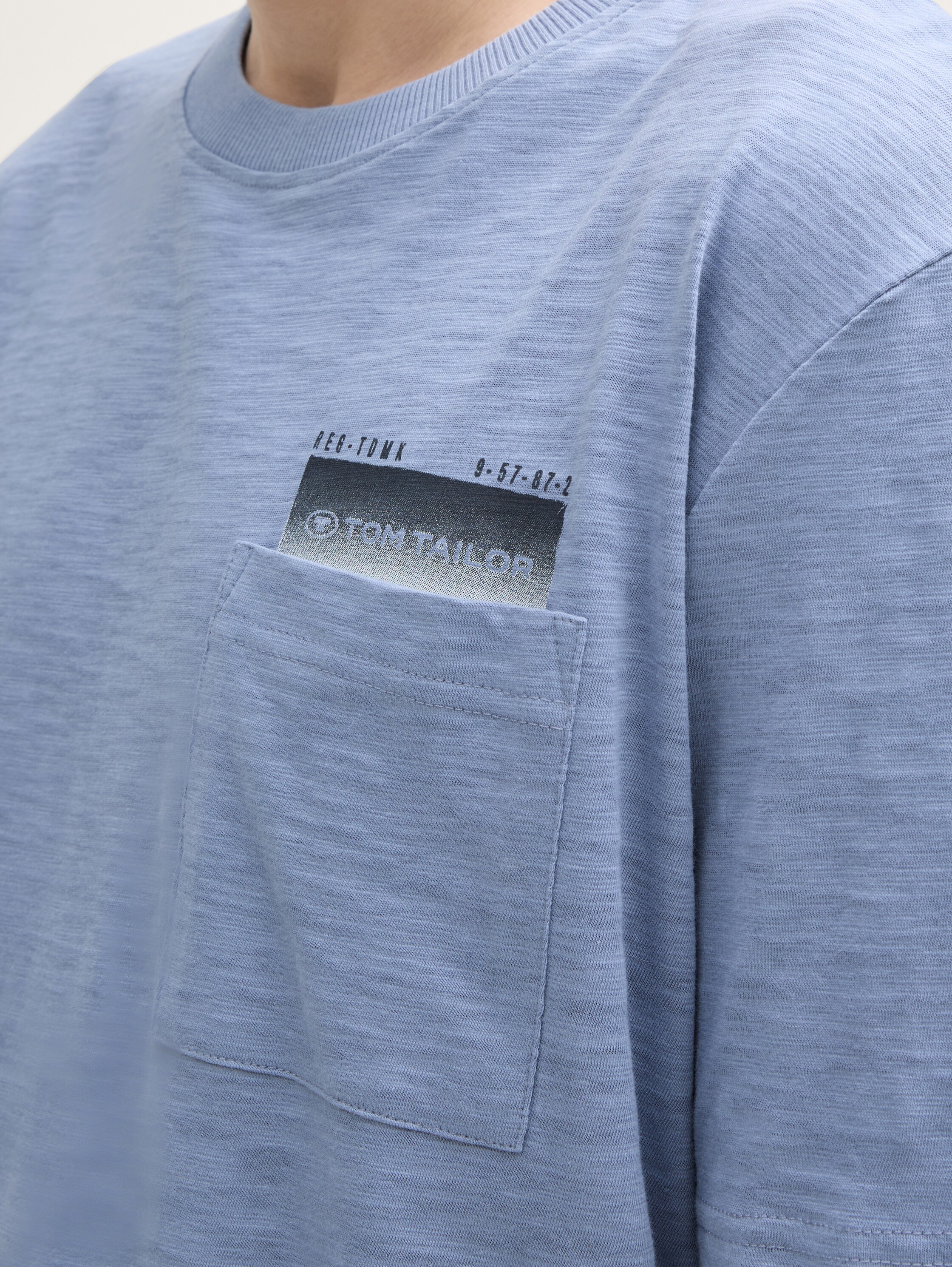 T-Shirt mit Brusttasche - dove_blue - 