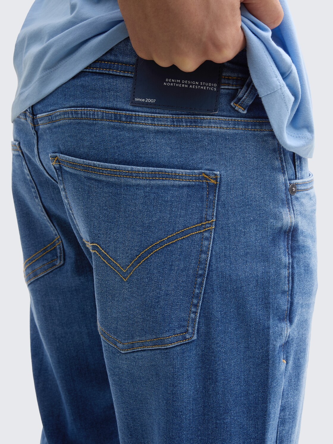 TTPIERS SLIM Jeans - Used Mid Stone Blue Denim - Detail-Model-Ansicht