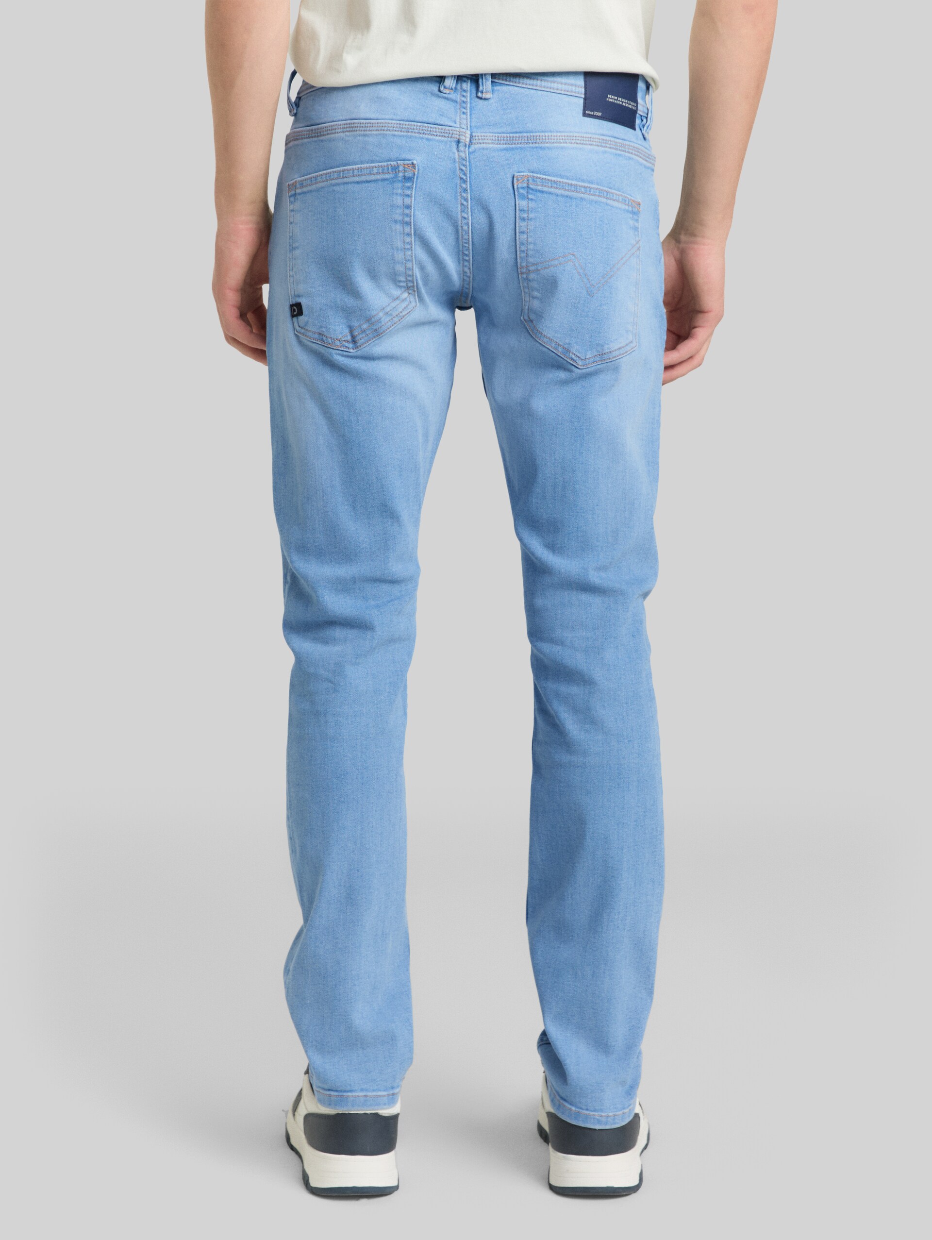 TTAEDAN STRAIGHT Jeans - light stone bright blue denim - Neckline model-back view